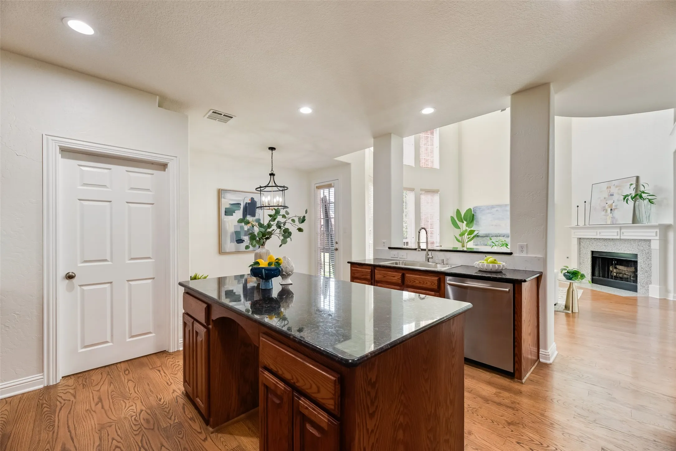 Single Family Residence For Sale in Collin County , 2003 Meghan Court, Allen, Texas 75013, 4 Bedroom, 4 Bathroom, 2 Garage spaces, 3,590 Sqft, built in 2005, mls#21388476, Real Estate Agent in Allen, Homes For Sale in Collin county, Homes For Sale in Allen, Realtor in Allen Texas, Real Estate Brokerage Independent Realty Texas, Luminita Cordes Realtor