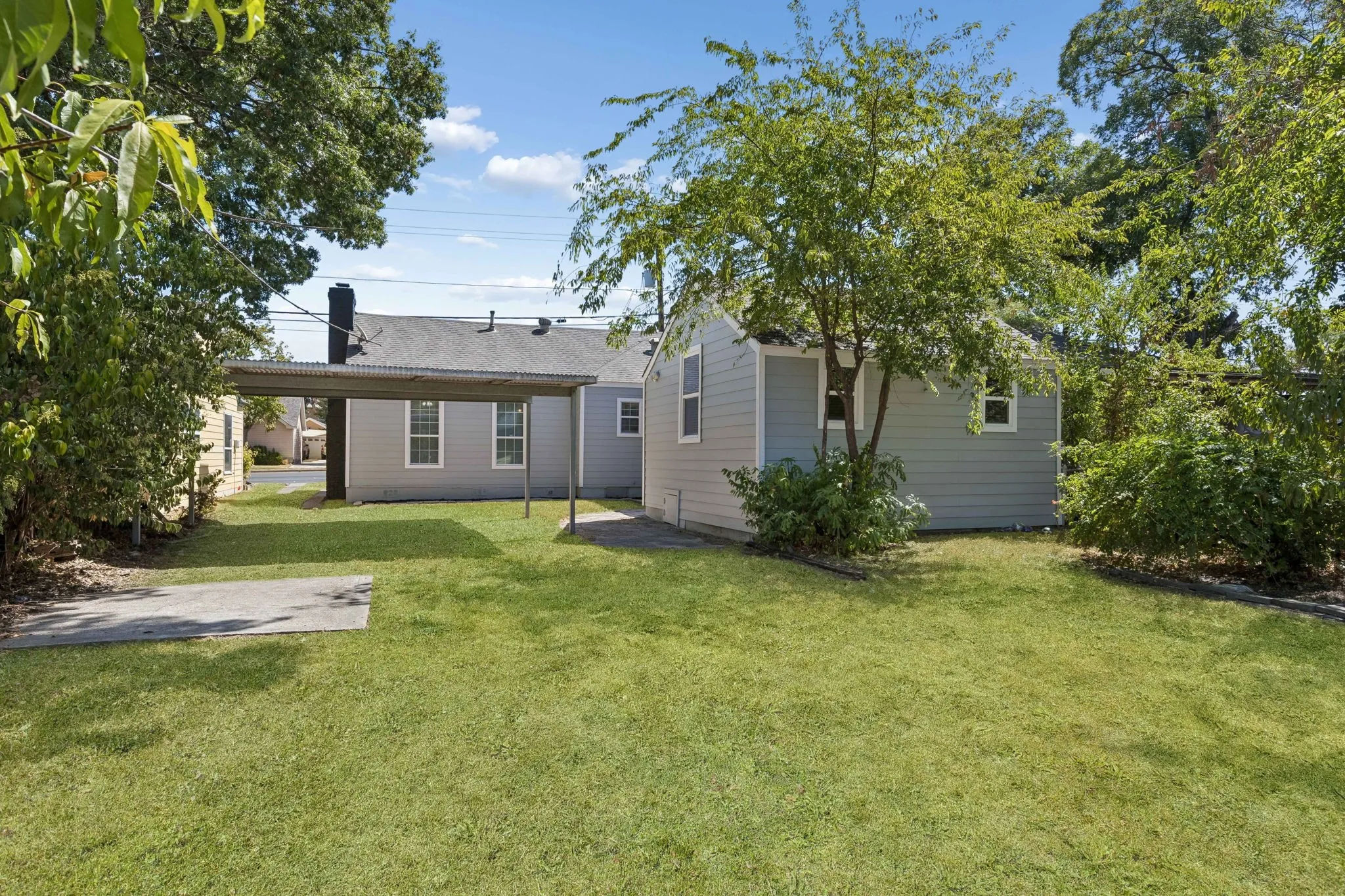 Single Family Residence For Sale in Dallas County , 227 S Hampton Road, Dallas, Texas 75208, 3 Bedroom, 2 Bathroom, Garage spaces, 1,466 Sqft, built in 1939, mls#21389742, Real Estate Agent in Dallas, Homes For Sale in Dallas county, Homes For Sale in Dallas, Realtor in Dallas Texas, Real Estate Brokerage Independent Realty Texas, Luminita Cordes Realtor