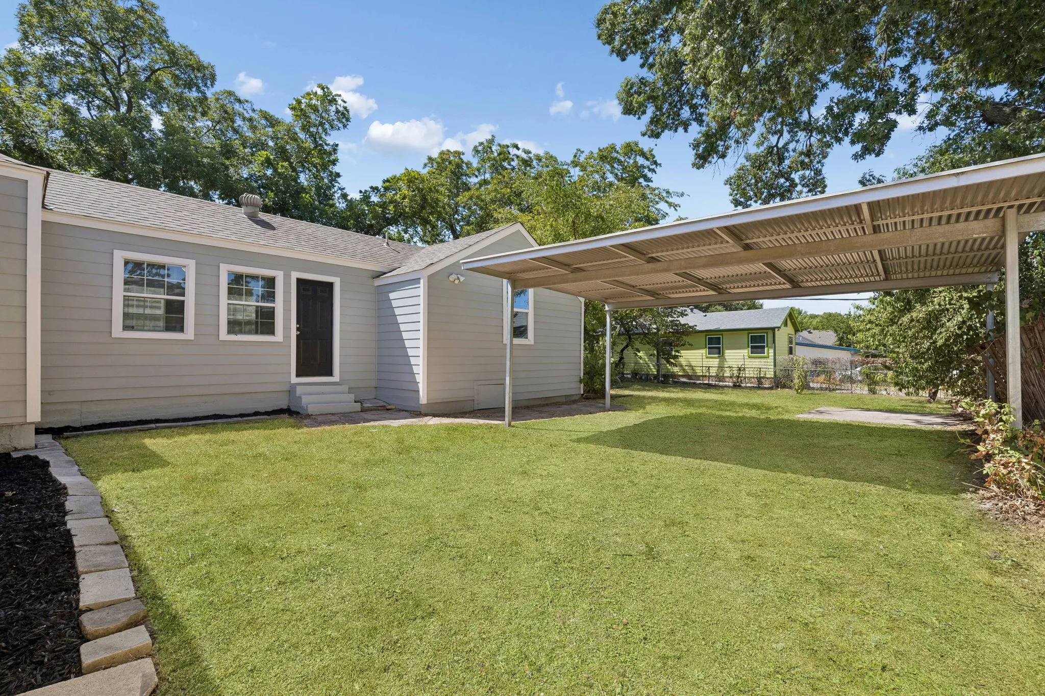 Single Family Residence For Sale in Dallas County , 227 S Hampton Road, Dallas, Texas 75208, 3 Bedroom, 2 Bathroom, Garage spaces, 1,466 Sqft, built in 1939, mls#21389742, Real Estate Agent in Dallas, Homes For Sale in Dallas county, Homes For Sale in Dallas, Realtor in Dallas Texas, Real Estate Brokerage Independent Realty Texas, Luminita Cordes Realtor