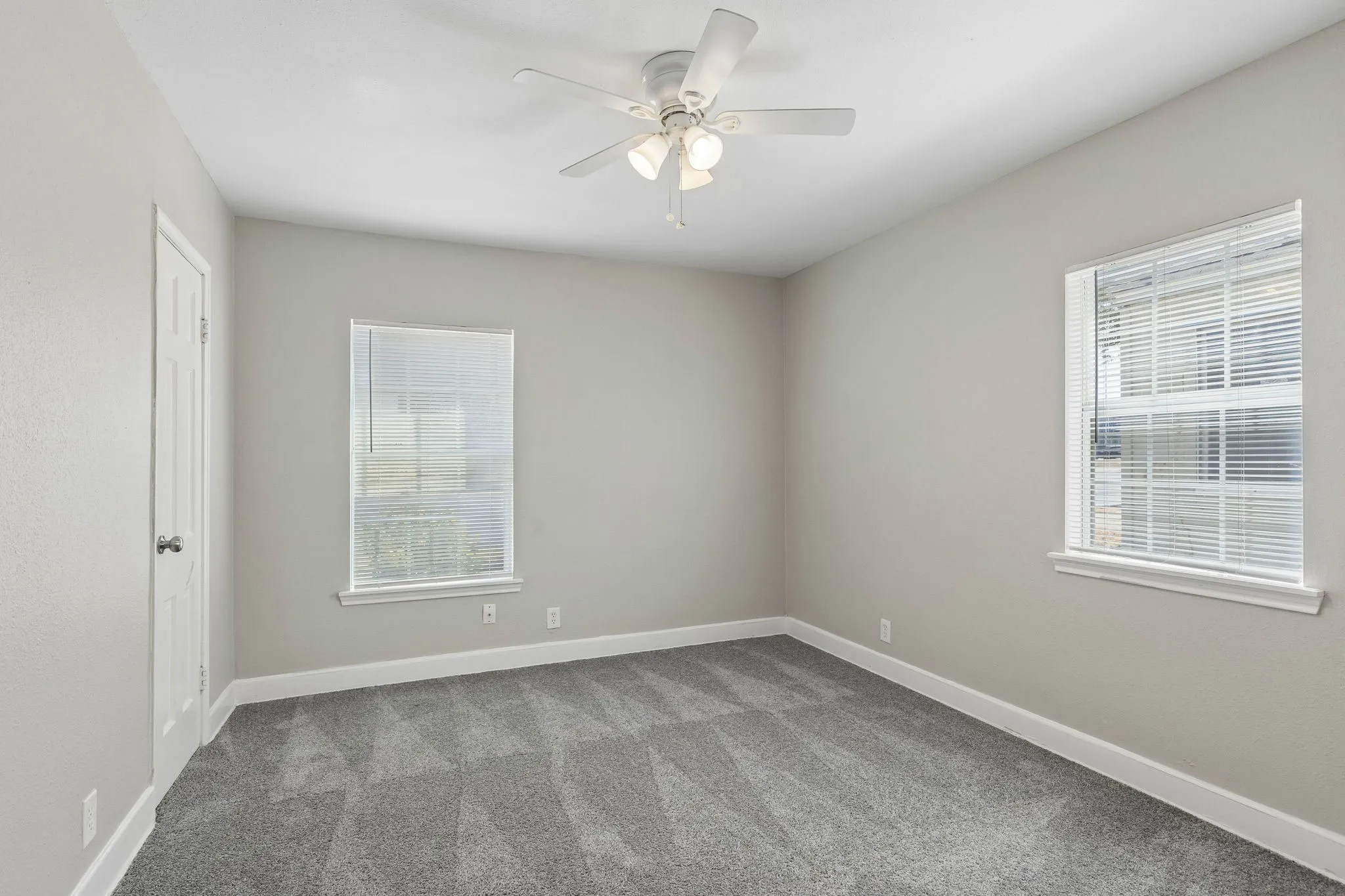 Single Family Residence For Sale in Dallas County , 227 S Hampton Road, Dallas, Texas 75208, 3 Bedroom, 2 Bathroom, Garage spaces, 1,466 Sqft, built in 1939, mls#21389742, Real Estate Agent in Dallas, Homes For Sale in Dallas county, Homes For Sale in Dallas, Realtor in Dallas Texas, Real Estate Brokerage Independent Realty Texas, Luminita Cordes Realtor