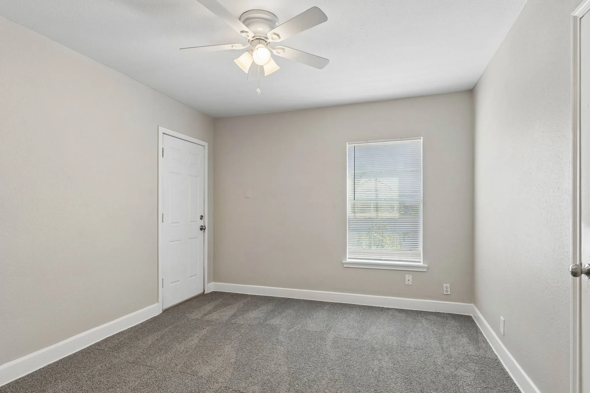 Single Family Residence For Sale in Dallas County , 227 S Hampton Road, Dallas, Texas 75208, 3 Bedroom, 2 Bathroom, Garage spaces, 1,466 Sqft, built in 1939, mls#21389742, Real Estate Agent in Dallas, Homes For Sale in Dallas county, Homes For Sale in Dallas, Realtor in Dallas Texas, Real Estate Brokerage Independent Realty Texas, Luminita Cordes Realtor