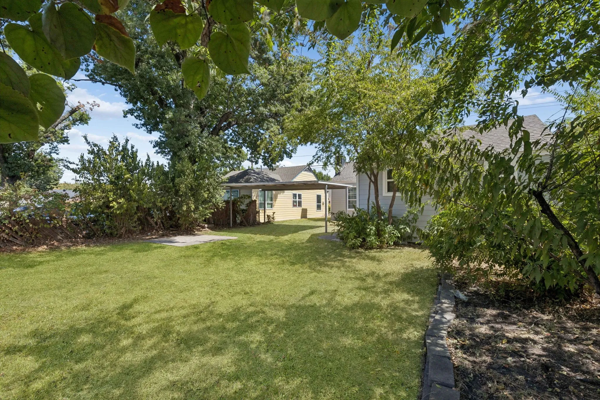 Single Family Residence For Sale in Dallas County , 227 S Hampton Road, Dallas, Texas 75208, 3 Bedroom, 2 Bathroom, Garage spaces, 1,466 Sqft, built in 1939, mls#21389742, Real Estate Agent in Dallas, Homes For Sale in Dallas county, Homes For Sale in Dallas, Realtor in Dallas Texas, Real Estate Brokerage Independent Realty Texas, Luminita Cordes Realtor