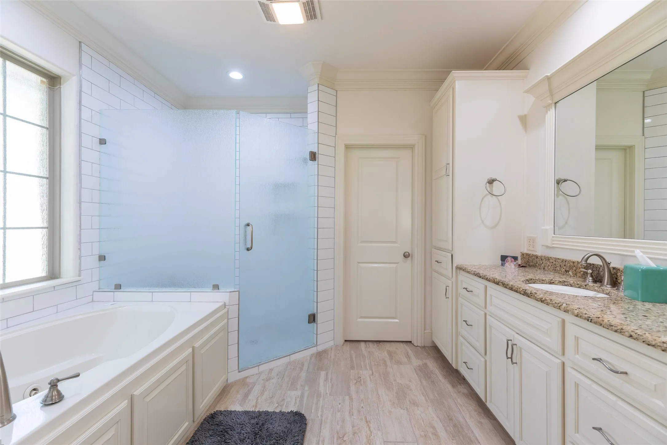 Single Family Residence For Sale in Taylor County , 2301 Lynbrook Drive, Abilene, Texas 79606, 4 Bedroom, 4 Bathroom, 3 Garage spaces, 3,012 Sqft, built in 2007, mls#21388829, Real Estate Agent in Abilene, Homes For Sale in Taylor county, Homes For Sale in Abilene, Realtor in Abilene Texas, Real Estate Brokerage Independent Realty Texas, Luminita Cordes Realtor
