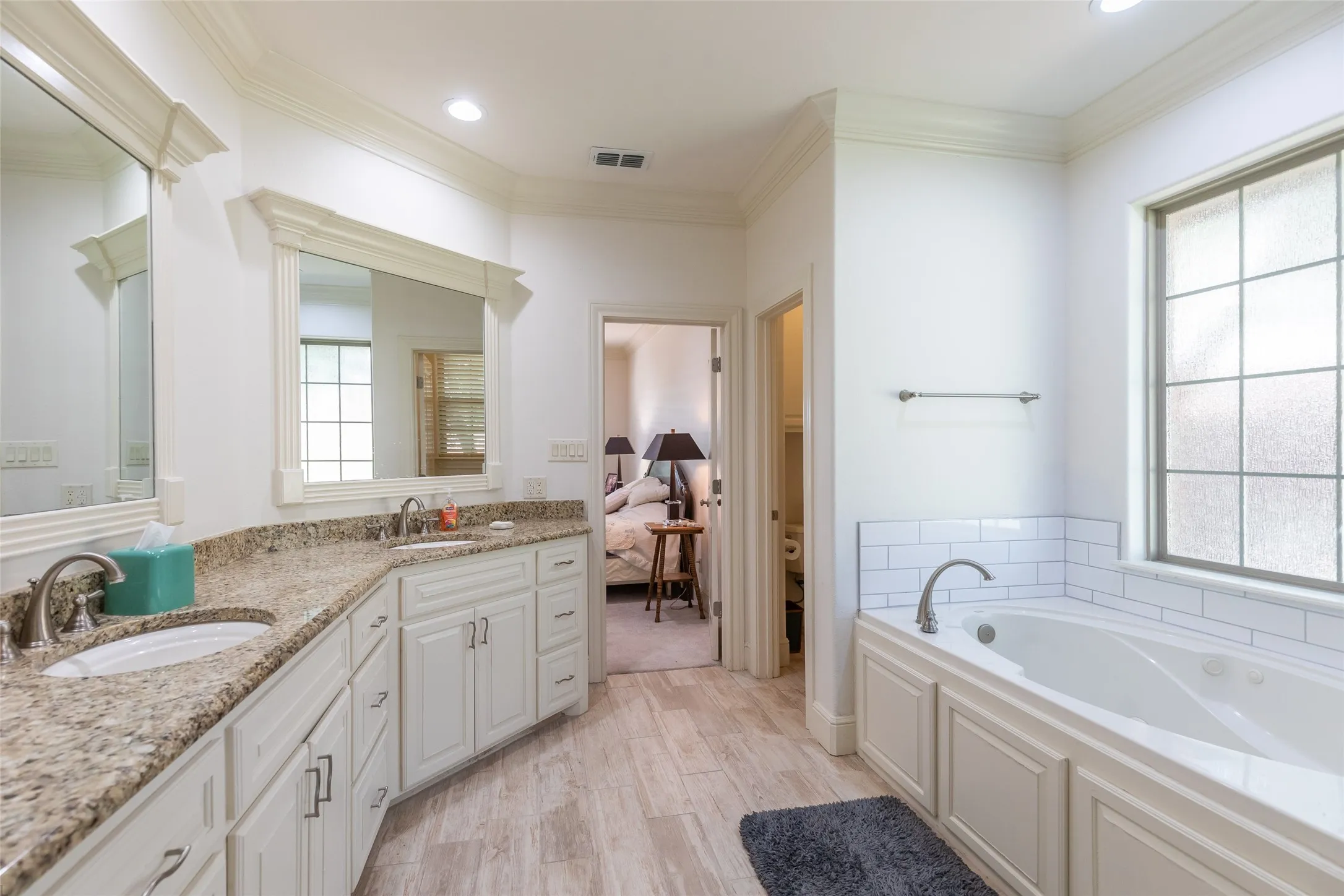 Single Family Residence For Sale in Taylor County , 2301 Lynbrook Drive, Abilene, Texas 79606, 4 Bedroom, 4 Bathroom, 3 Garage spaces, 3,012 Sqft, built in 2007, mls#21388829, Real Estate Agent in Abilene, Homes For Sale in Taylor county, Homes For Sale in Abilene, Realtor in Abilene Texas, Real Estate Brokerage Independent Realty Texas, Luminita Cordes Realtor