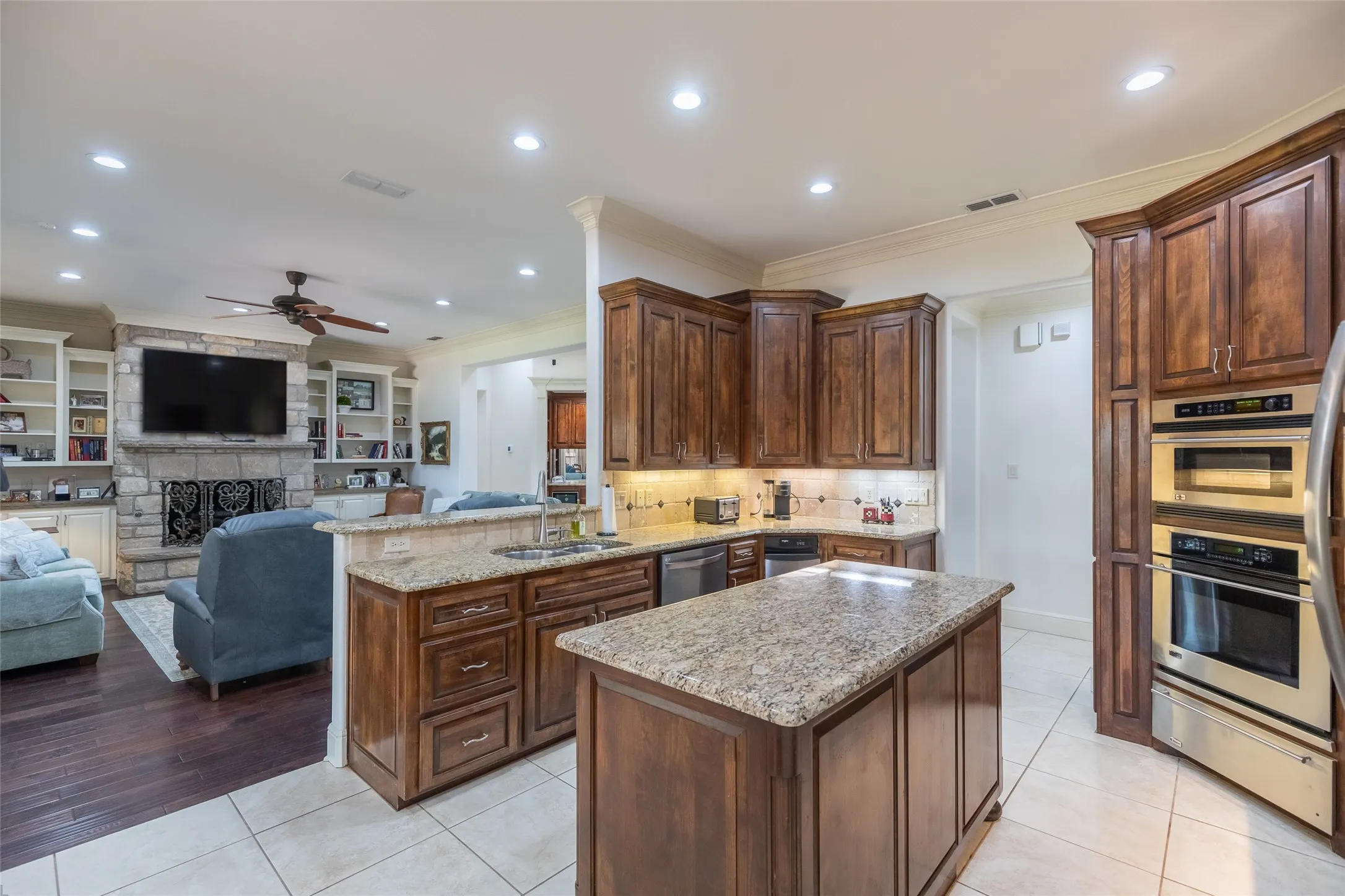 Single Family Residence For Sale in Taylor County , 2301 Lynbrook Drive, Abilene, Texas 79606, 4 Bedroom, 4 Bathroom, 3 Garage spaces, 3,012 Sqft, built in 2007, mls#21388829, Real Estate Agent in Abilene, Homes For Sale in Taylor county, Homes For Sale in Abilene, Realtor in Abilene Texas, Real Estate Brokerage Independent Realty Texas, Luminita Cordes Realtor