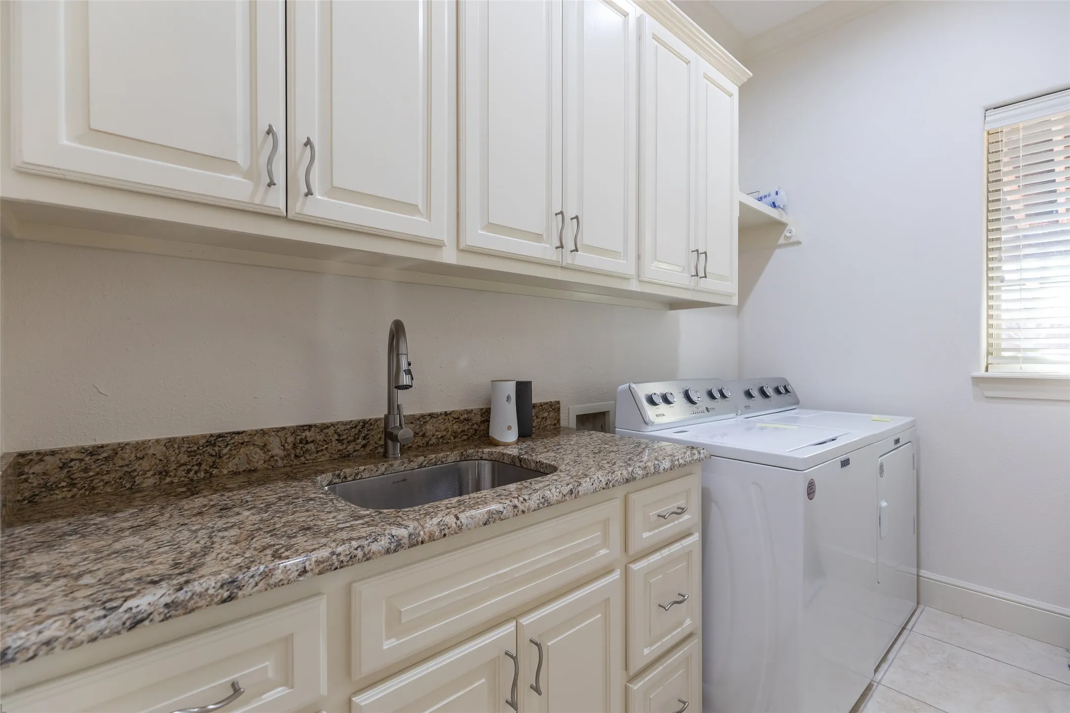 Single Family Residence For Sale in Taylor County , 2301 Lynbrook Drive, Abilene, Texas 79606, 4 Bedroom, 4 Bathroom, 3 Garage spaces, 3,012 Sqft, built in 2007, mls#21388829, Real Estate Agent in Abilene, Homes For Sale in Taylor county, Homes For Sale in Abilene, Realtor in Abilene Texas, Real Estate Brokerage Independent Realty Texas, Luminita Cordes Realtor