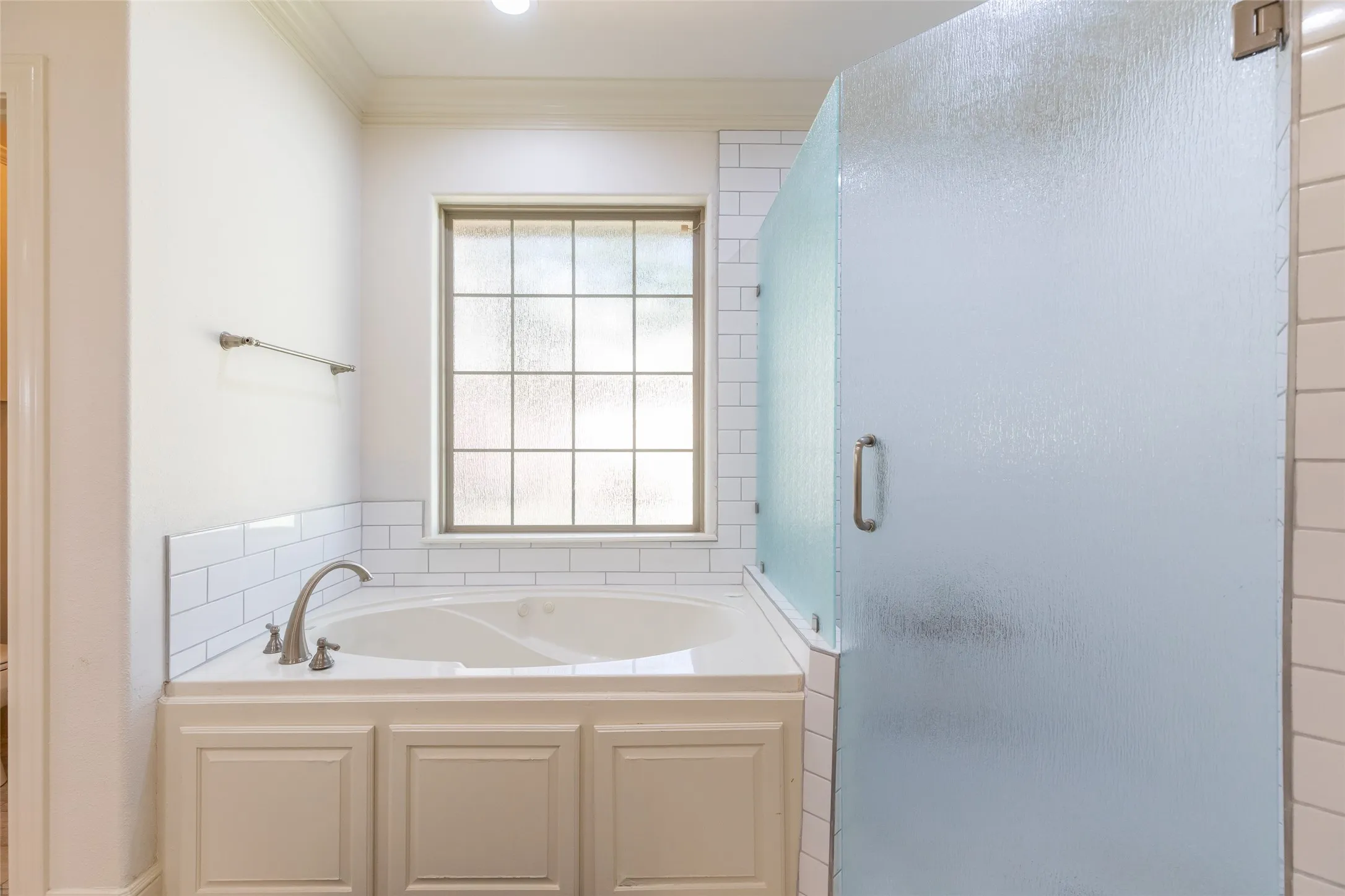 Single Family Residence For Sale in Taylor County , 2301 Lynbrook Drive, Abilene, Texas 79606, 4 Bedroom, 4 Bathroom, 3 Garage spaces, 3,012 Sqft, built in 2007, mls#21388829, Real Estate Agent in Abilene, Homes For Sale in Taylor county, Homes For Sale in Abilene, Realtor in Abilene Texas, Real Estate Brokerage Independent Realty Texas, Luminita Cordes Realtor