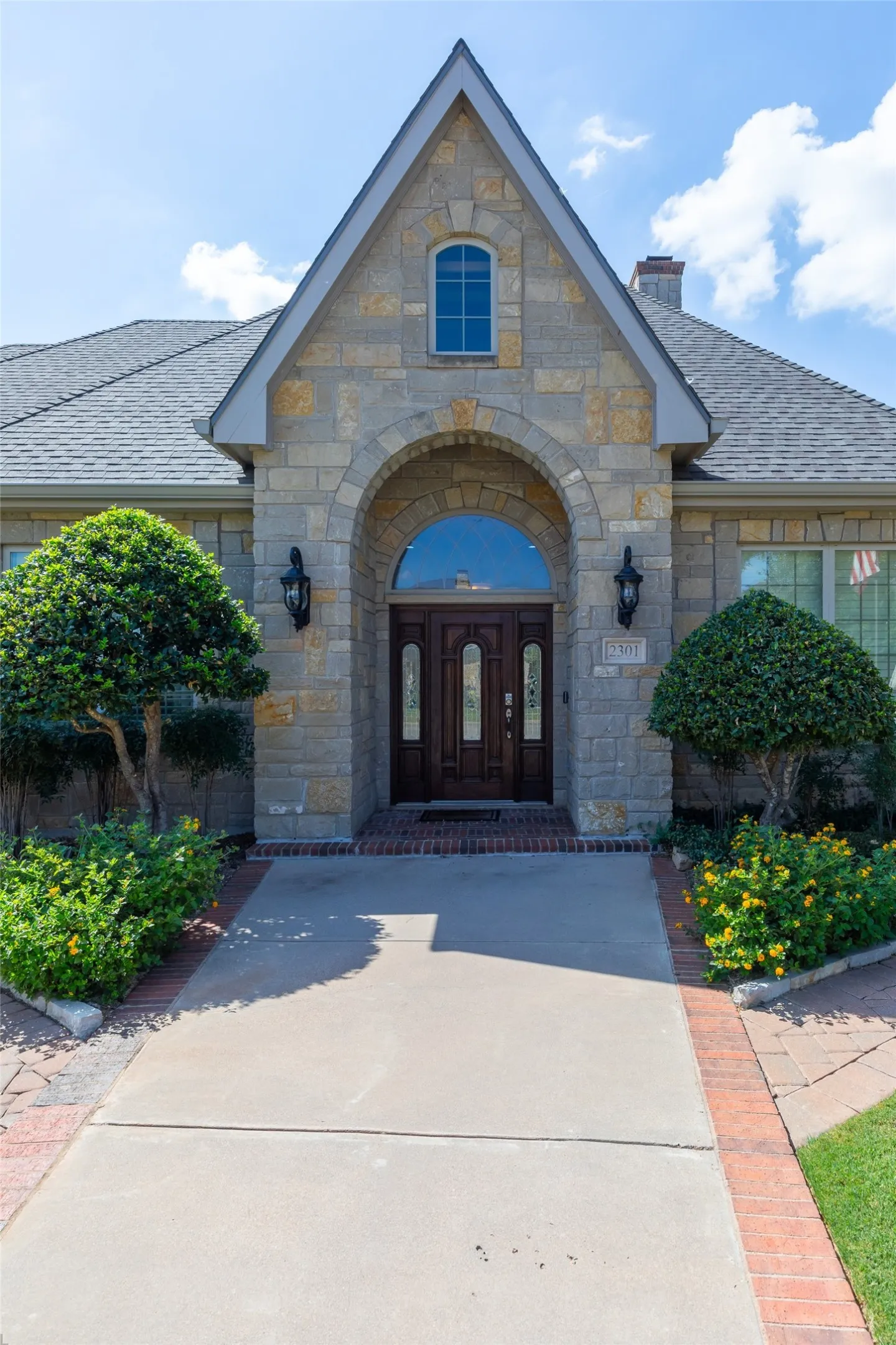 Single Family Residence For Sale in Taylor County , 2301 Lynbrook Drive, Abilene, Texas 79606, 4 Bedroom, 4 Bathroom, 3 Garage spaces, 3,012 Sqft, built in 2007, mls#21388829, Real Estate Agent in Abilene, Homes For Sale in Taylor county, Homes For Sale in Abilene, Realtor in Abilene Texas, Real Estate Brokerage Independent Realty Texas, Luminita Cordes Realtor