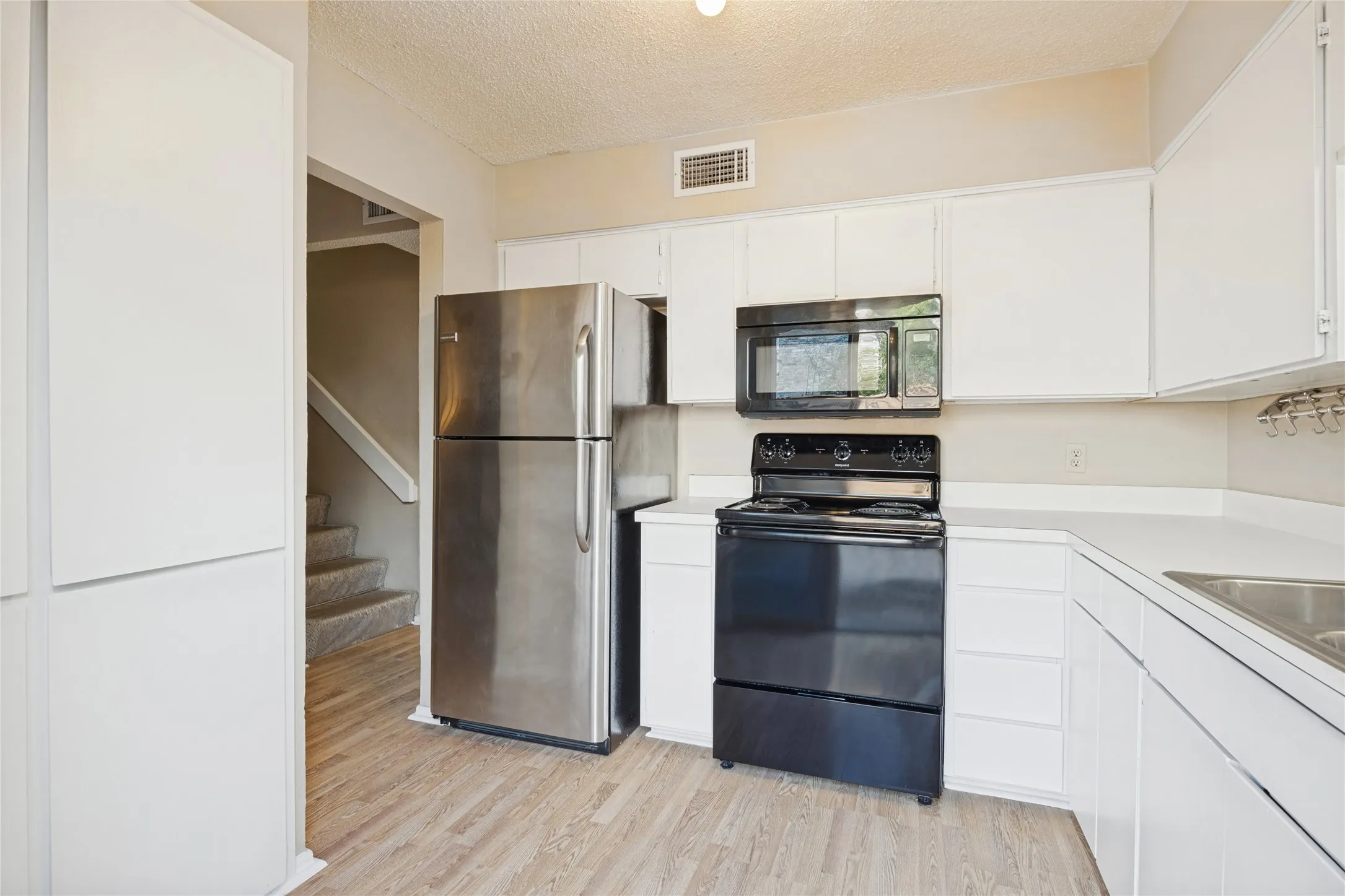 Condominium For Sale in Dallas County , 2323 Trellis Place, Richardson, Texas 75081, 2 Bedroom, 2 Bathroom, Garage spaces, 1,111 Sqft, built in 1973, mls#21382586, Real Estate Agent in Richardson, Homes For Sale in Dallas county, Homes For Sale in Richardson, Realtor in Richardson Texas, Real Estate Brokerage Independent Realty Texas, Luminita Cordes Realtor