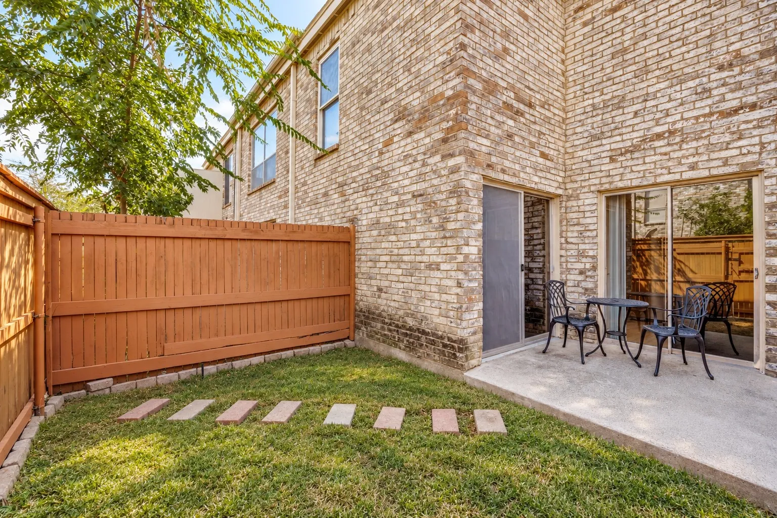Condominium For Sale in Dallas County , 2323 Trellis Place, Richardson, Texas 75081, 2 Bedroom, 2 Bathroom, Garage spaces, 1,111 Sqft, built in 1973, mls#21382586, Real Estate Agent in Richardson, Homes For Sale in Dallas county, Homes For Sale in Richardson, Realtor in Richardson Texas, Real Estate Brokerage Independent Realty Texas, Luminita Cordes Realtor