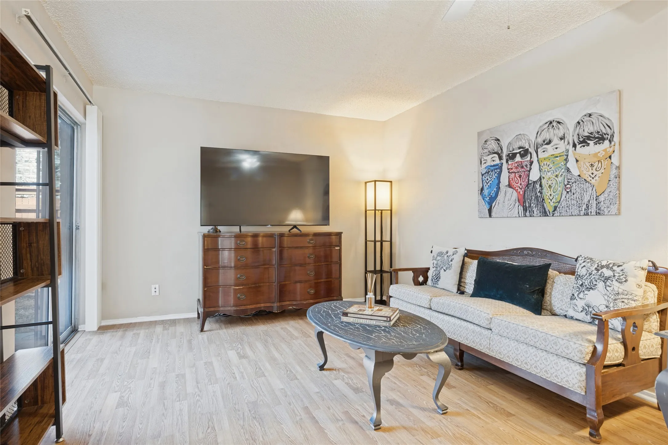 Condominium For Sale in Dallas County , 2323 Trellis Place, Richardson, Texas 75081, 2 Bedroom, 2 Bathroom, Garage spaces, 1,111 Sqft, built in 1973, mls#21382586, Real Estate Agent in Richardson, Homes For Sale in Dallas county, Homes For Sale in Richardson, Realtor in Richardson Texas, Real Estate Brokerage Independent Realty Texas, Luminita Cordes Realtor