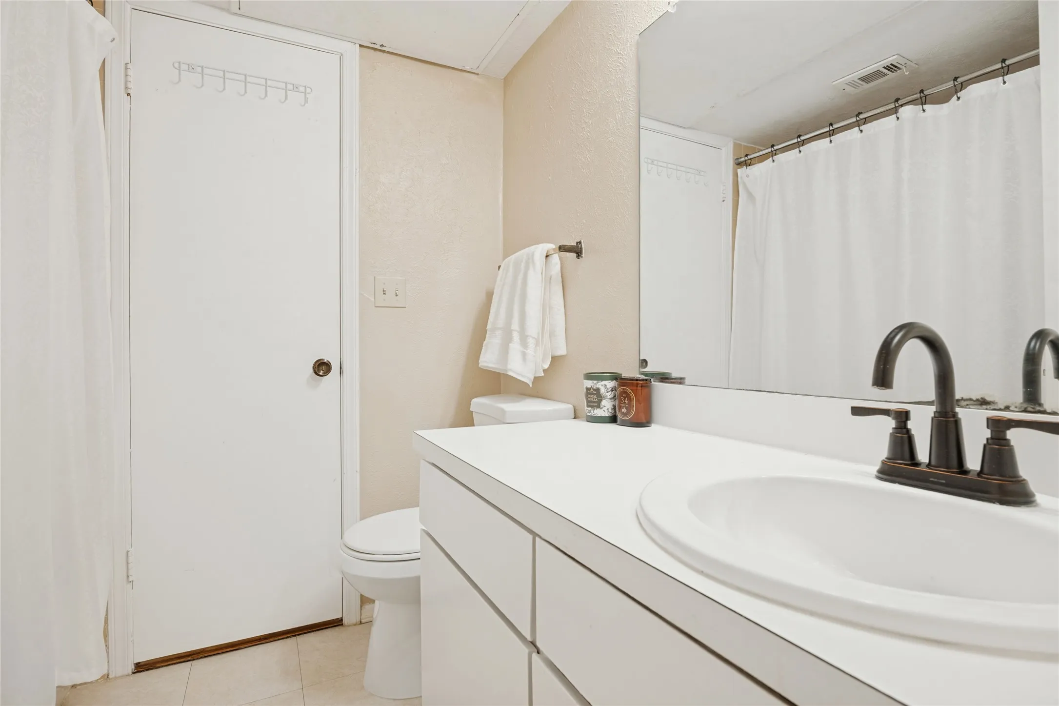 Condominium For Sale in Dallas County , 2323 Trellis Place, Richardson, Texas 75081, 2 Bedroom, 2 Bathroom, Garage spaces, 1,111 Sqft, built in 1973, mls#21382586, Real Estate Agent in Richardson, Homes For Sale in Dallas county, Homes For Sale in Richardson, Realtor in Richardson Texas, Real Estate Brokerage Independent Realty Texas, Luminita Cordes Realtor