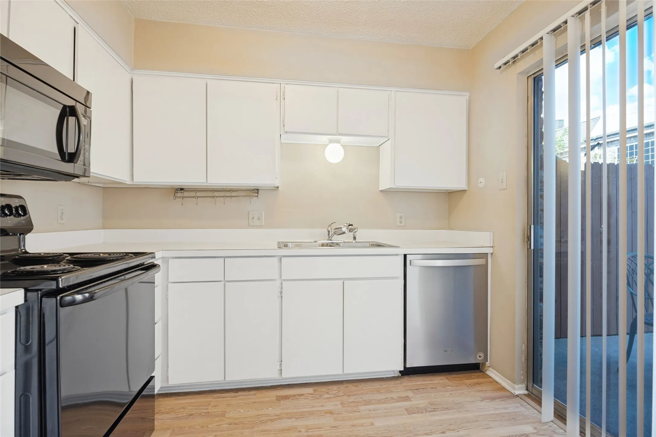 Condominium For Sale in Dallas County , 2323 Trellis Place, Richardson, Texas 75081, 2 Bedroom, 2 Bathroom, Garage spaces, 1,111 Sqft, built in 1973, mls#21382586, Real Estate Agent in Richardson, Homes For Sale in Dallas county, Homes For Sale in Richardson, Realtor in Richardson Texas, Real Estate Brokerage Independent Realty Texas, Luminita Cordes Realtor
