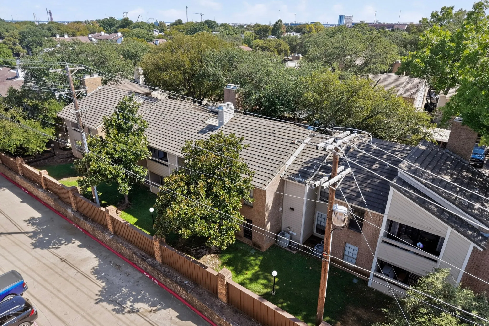 Condominium For Sale in Tarrant County , 1909 Chasewood Circle 112, Arlington, Texas 76011, 1 Bedroom, 1 Bathroom, Garage spaces, 860 Sqft, built in 1981, mls#21389633, Real Estate Agent in Arlington, Homes For Sale in Tarrant county, Homes For Sale in Arlington, Realtor in Arlington Texas, Real Estate Brokerage Independent Realty Texas, Luminita Cordes Realtor