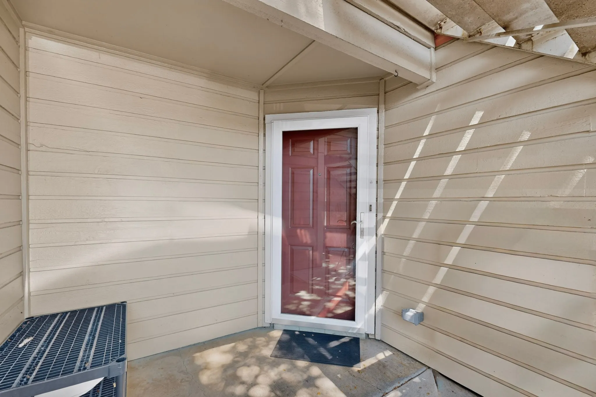 Condominium For Sale in Tarrant County , 1909 Chasewood Circle 112, Arlington, Texas 76011, 1 Bedroom, 1 Bathroom, Garage spaces, 860 Sqft, built in 1981, mls#21389633, Real Estate Agent in Arlington, Homes For Sale in Tarrant county, Homes For Sale in Arlington, Realtor in Arlington Texas, Real Estate Brokerage Independent Realty Texas, Luminita Cordes Realtor