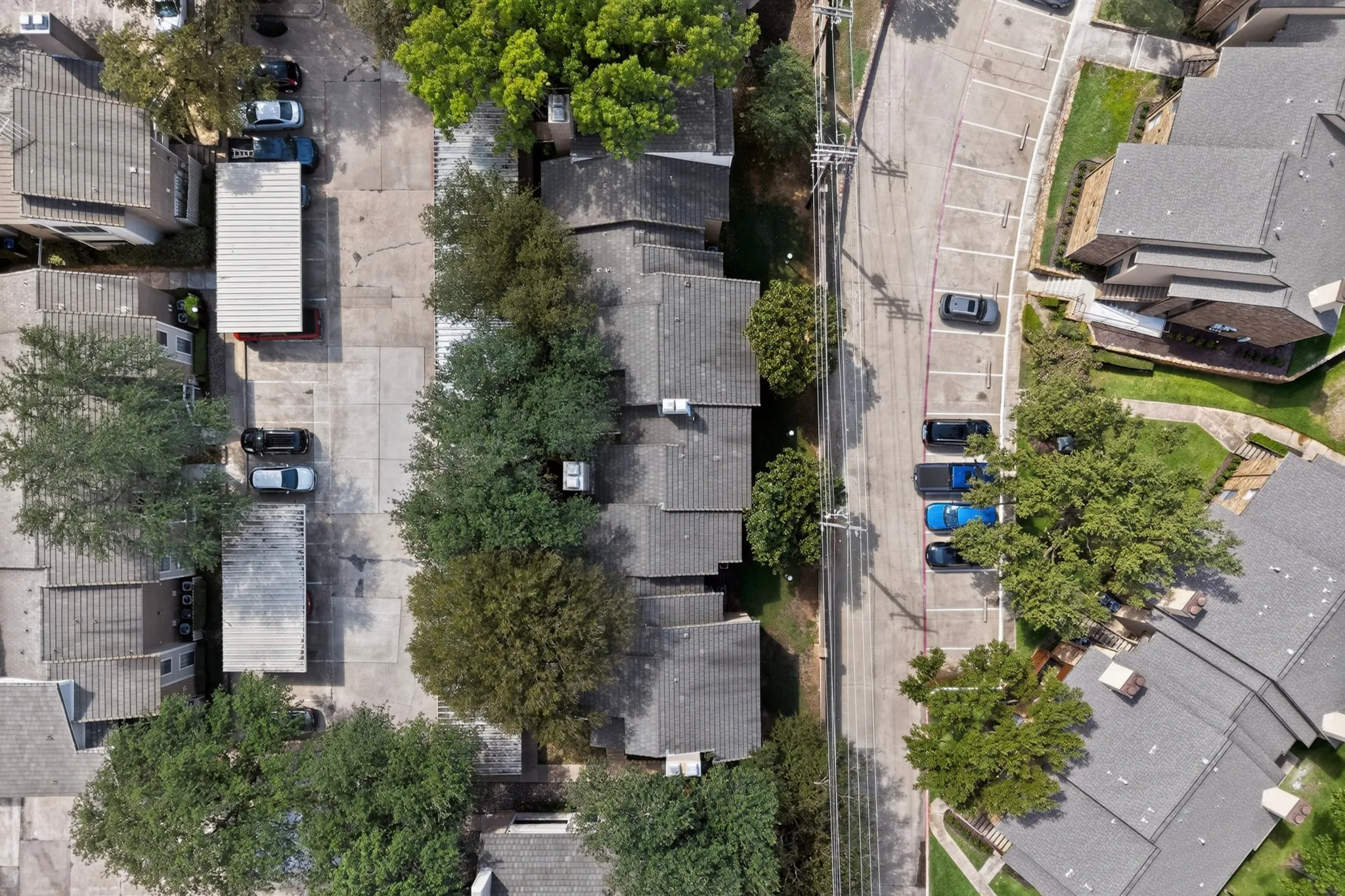 Condominium For Sale in Tarrant County , 1909 Chasewood Circle 112, Arlington, Texas 76011, 1 Bedroom, 1 Bathroom, Garage spaces, 860 Sqft, built in 1981, mls#21389633, Real Estate Agent in Arlington, Homes For Sale in Tarrant county, Homes For Sale in Arlington, Realtor in Arlington Texas, Real Estate Brokerage Independent Realty Texas, Luminita Cordes Realtor