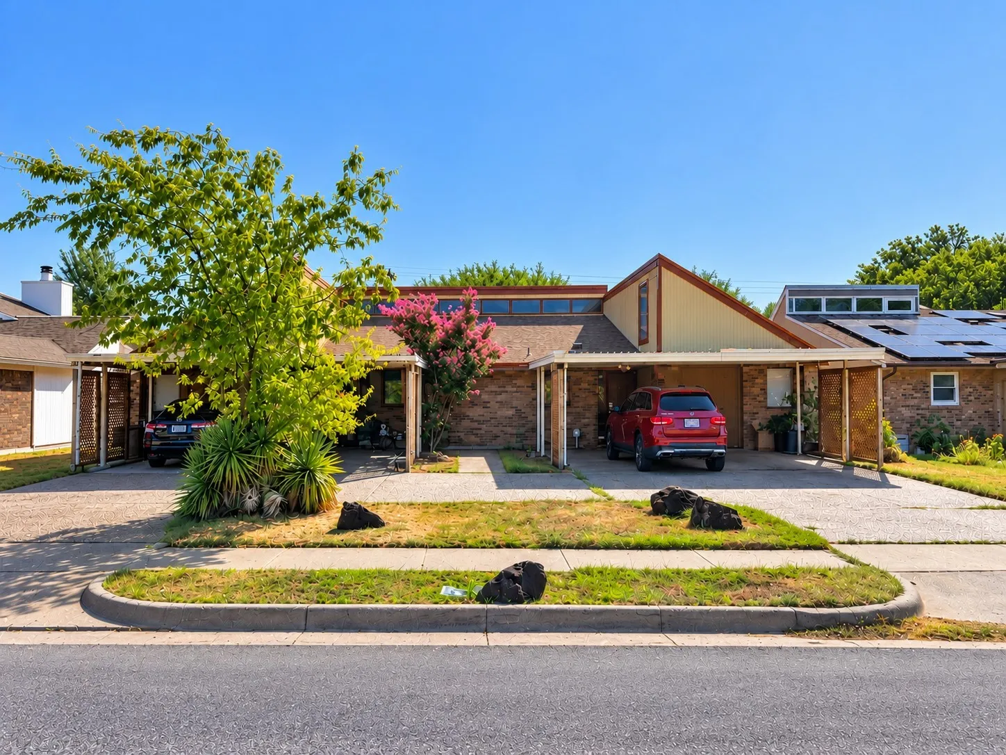 Duplex For Sale in Tarrant County , 201-203 Yorkshire Court, Euless, Texas 76040, 4 Bedroom, 4 Bathroom, Garage spaces, 2,784 Sqft, built in 1980, mls#21385874, Real Estate Agent in Euless, Homes For Sale in Tarrant county, Homes For Sale in Euless, Realtor in Euless Texas, Real Estate Brokerage Independent Realty Texas, Luminita Cordes Realtor