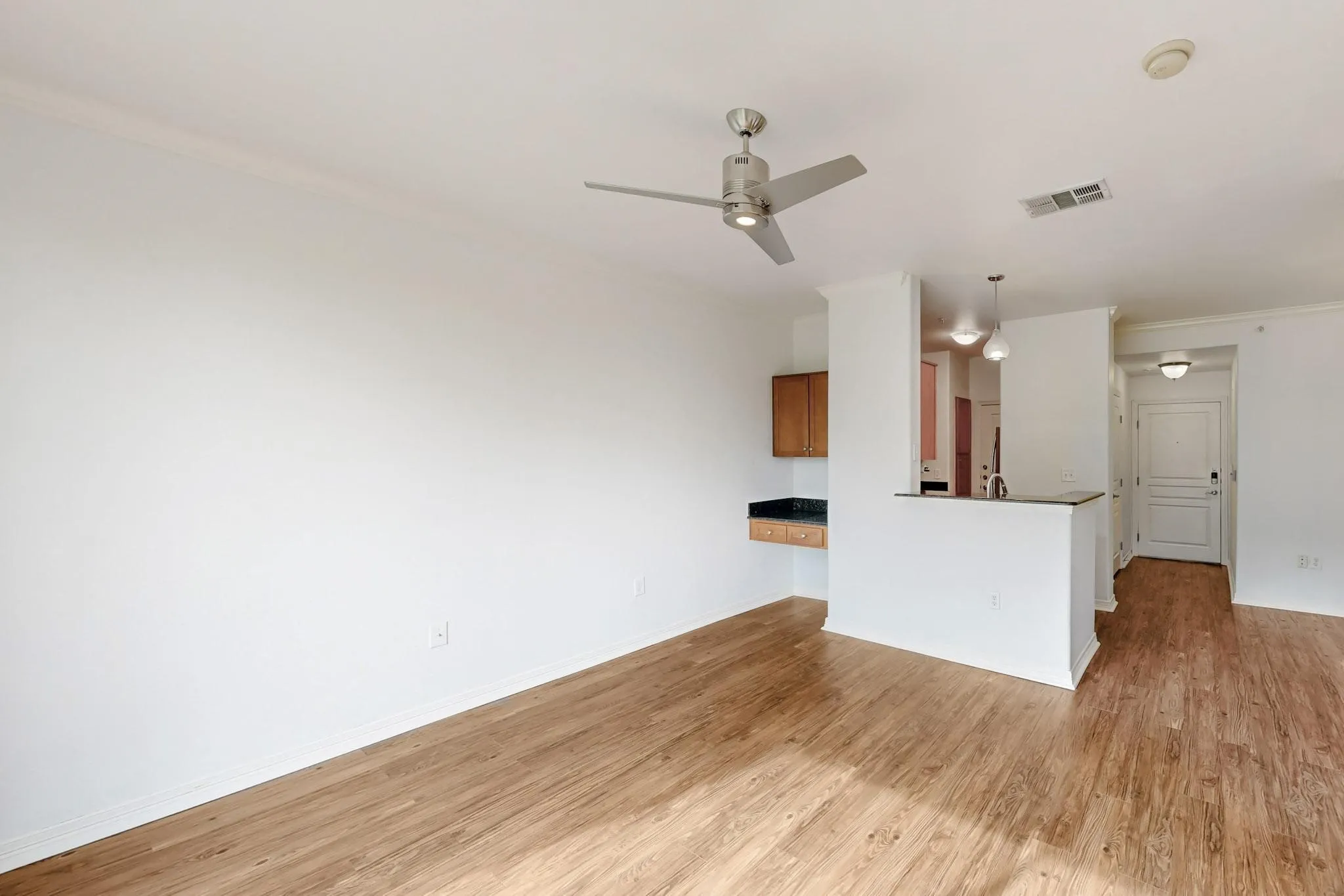 Condominium For Rent in Dallas County , 330 Las Colinas Boulevard E 342, Irving, Texas 75039, 1 Bedroom, 1 Bathroom, 1 Garage spaces, 733 Sqft, built in 2001, mls#21388424, Real Estate Agent in Irving, Homes For Rent in Dallas county, Homes For Rent in Irving, Realtor in Irving Texas, Real Estate Brokerage Independent Realty Texas, Luminita Cordes Realtor