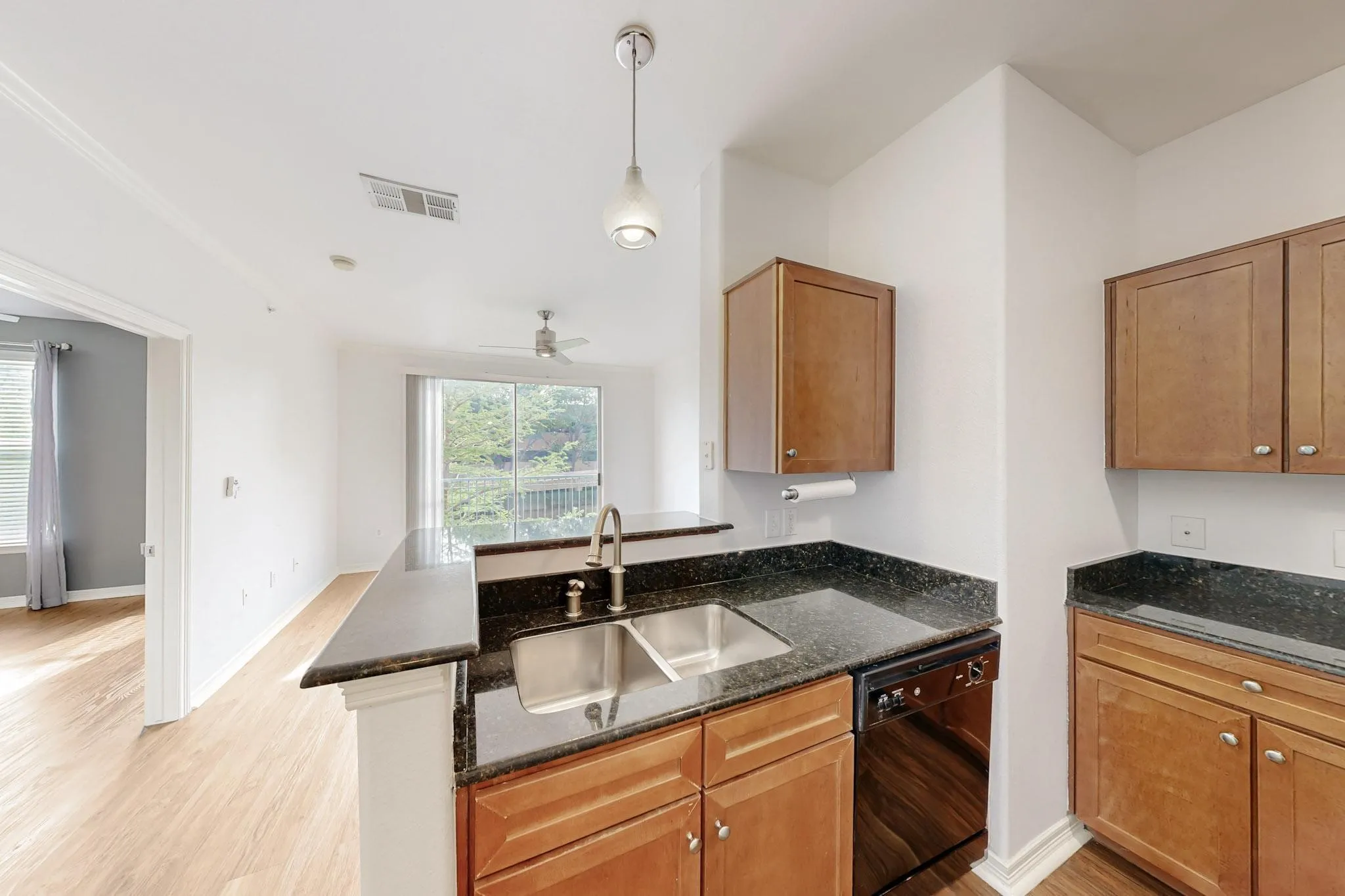 Condominium For Rent in Dallas County , 330 Las Colinas Boulevard E 342, Irving, Texas 75039, 1 Bedroom, 1 Bathroom, 1 Garage spaces, 733 Sqft, built in 2001, mls#21388424, Real Estate Agent in Irving, Homes For Rent in Dallas county, Homes For Rent in Irving, Realtor in Irving Texas, Real Estate Brokerage Independent Realty Texas, Luminita Cordes Realtor