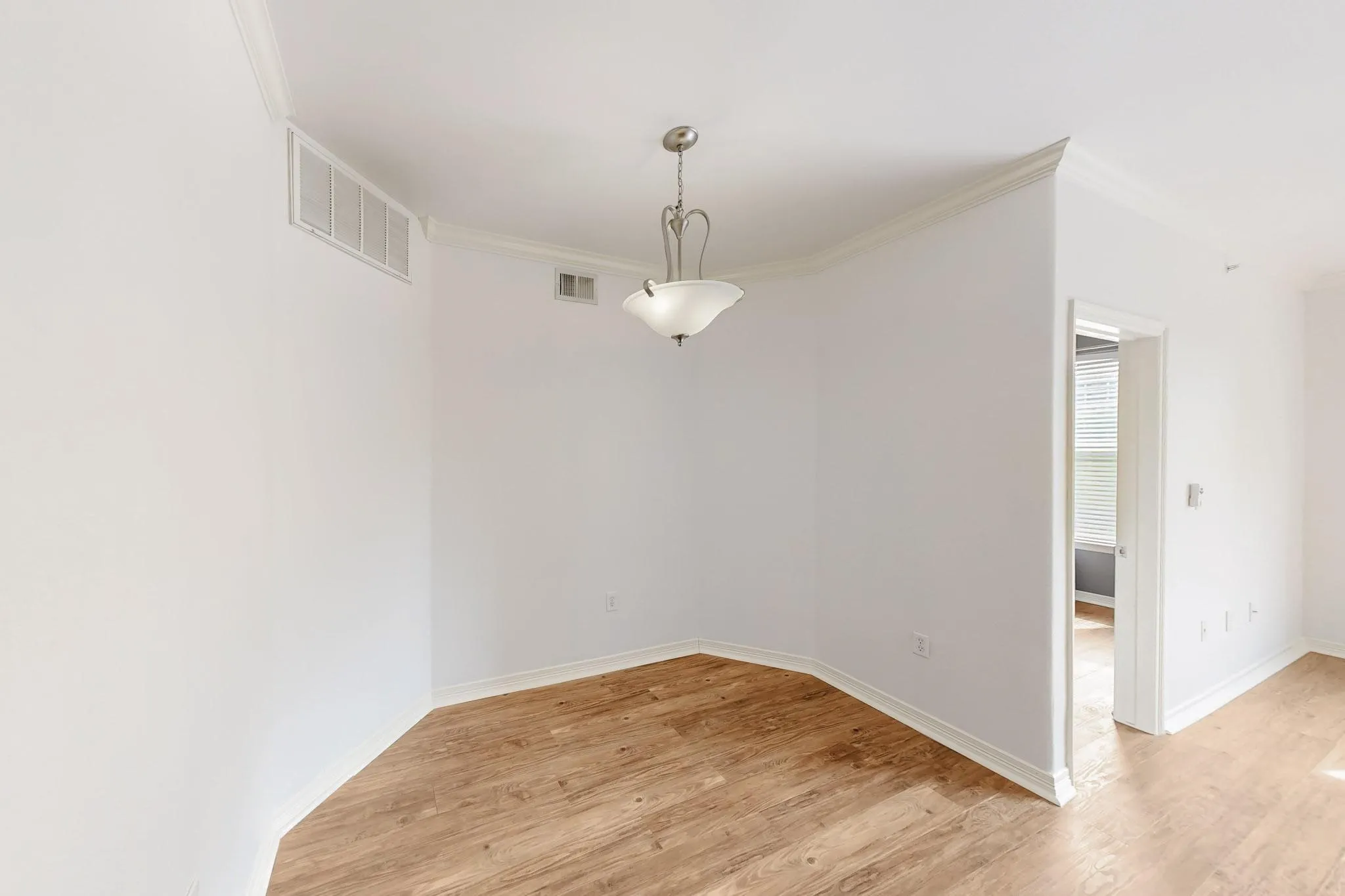Condominium For Rent in Dallas County , 330 Las Colinas Boulevard E 342, Irving, Texas 75039, 1 Bedroom, 1 Bathroom, 1 Garage spaces, 733 Sqft, built in 2001, mls#21388424, Real Estate Agent in Irving, Homes For Rent in Dallas county, Homes For Rent in Irving, Realtor in Irving Texas, Real Estate Brokerage Independent Realty Texas, Luminita Cordes Realtor