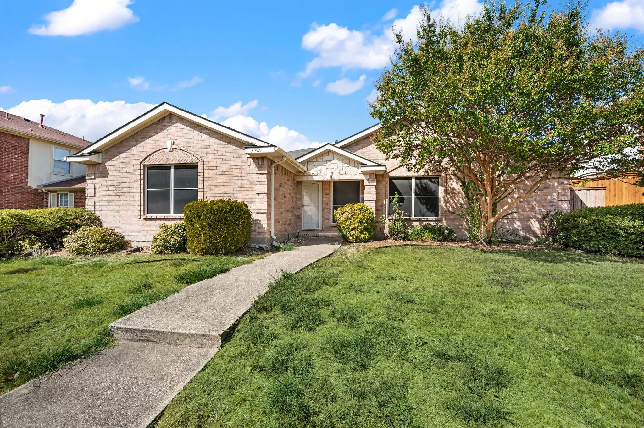 Single Family Residence For Sale in Dallas County , 7706 Coral Way, Rowlett, Texas 75088, 3 Bedroom, 2 Bathroom, 2 Garage spaces, 1,697 Sqft, built in 1997, mls#21389740, Real Estate Agent in Rowlett, Homes For Sale in Dallas county, Homes For Sale in Rowlett, Realtor in Rowlett Texas, Real Estate Brokerage Independent Realty Texas, Luminita Cordes Realtor