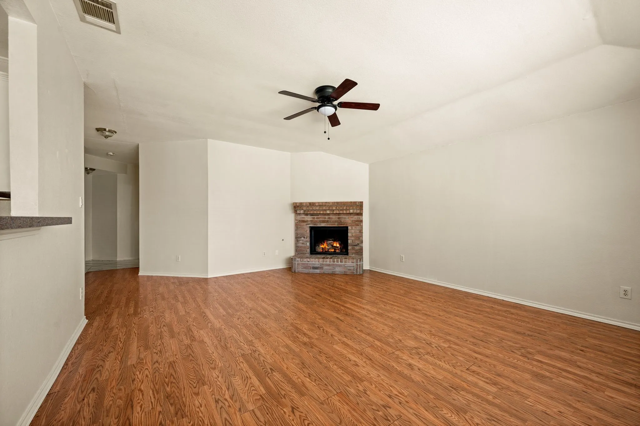 Single Family Residence For Sale in Dallas County , 7706 Coral Way, Rowlett, Texas 75088, 3 Bedroom, 2 Bathroom, 2 Garage spaces, 1,697 Sqft, built in 1997, mls#21389740, Real Estate Agent in Rowlett, Homes For Sale in Dallas county, Homes For Sale in Rowlett, Realtor in Rowlett Texas, Real Estate Brokerage Independent Realty Texas, Luminita Cordes Realtor