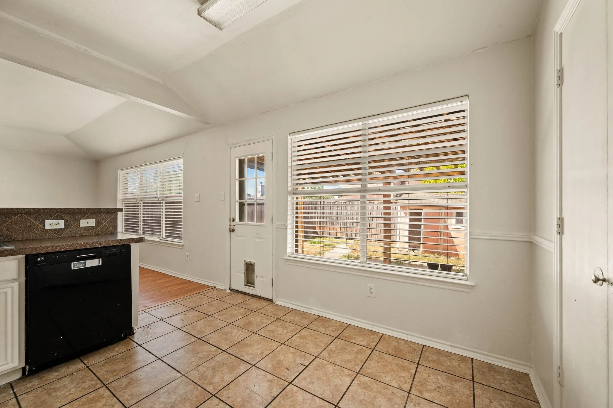 Single Family Residence For Sale in Dallas County , 7706 Coral Way, Rowlett, Texas 75088, 3 Bedroom, 2 Bathroom, 2 Garage spaces, 1,697 Sqft, built in 1997, mls#21389740, Real Estate Agent in Rowlett, Homes For Sale in Dallas county, Homes For Sale in Rowlett, Realtor in Rowlett Texas, Real Estate Brokerage Independent Realty Texas, Luminita Cordes Realtor
