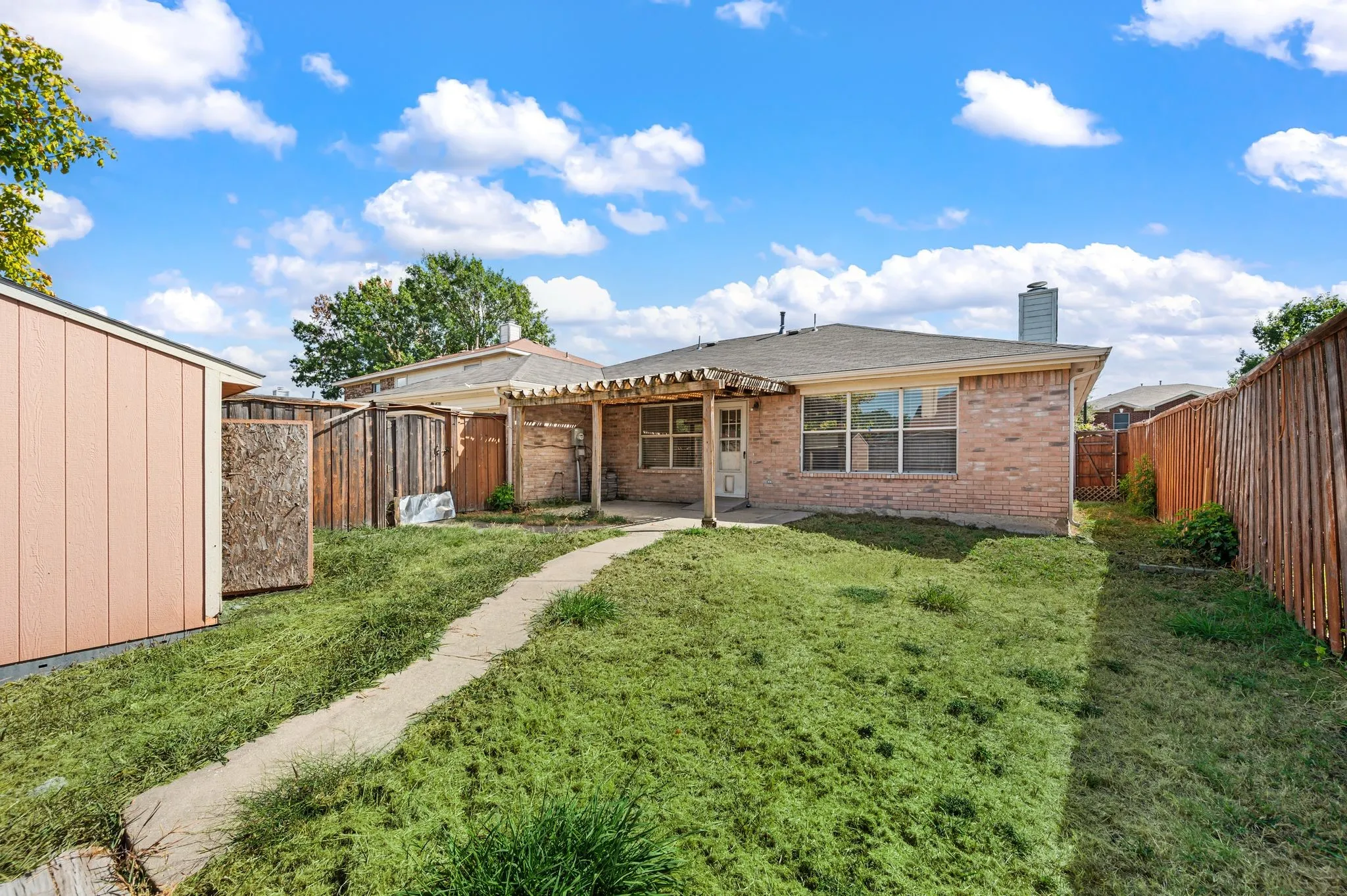 Single Family Residence For Sale in Dallas County , 7706 Coral Way, Rowlett, Texas 75088, 3 Bedroom, 2 Bathroom, 2 Garage spaces, 1,697 Sqft, built in 1997, mls#21389740, Real Estate Agent in Rowlett, Homes For Sale in Dallas county, Homes For Sale in Rowlett, Realtor in Rowlett Texas, Real Estate Brokerage Independent Realty Texas, Luminita Cordes Realtor