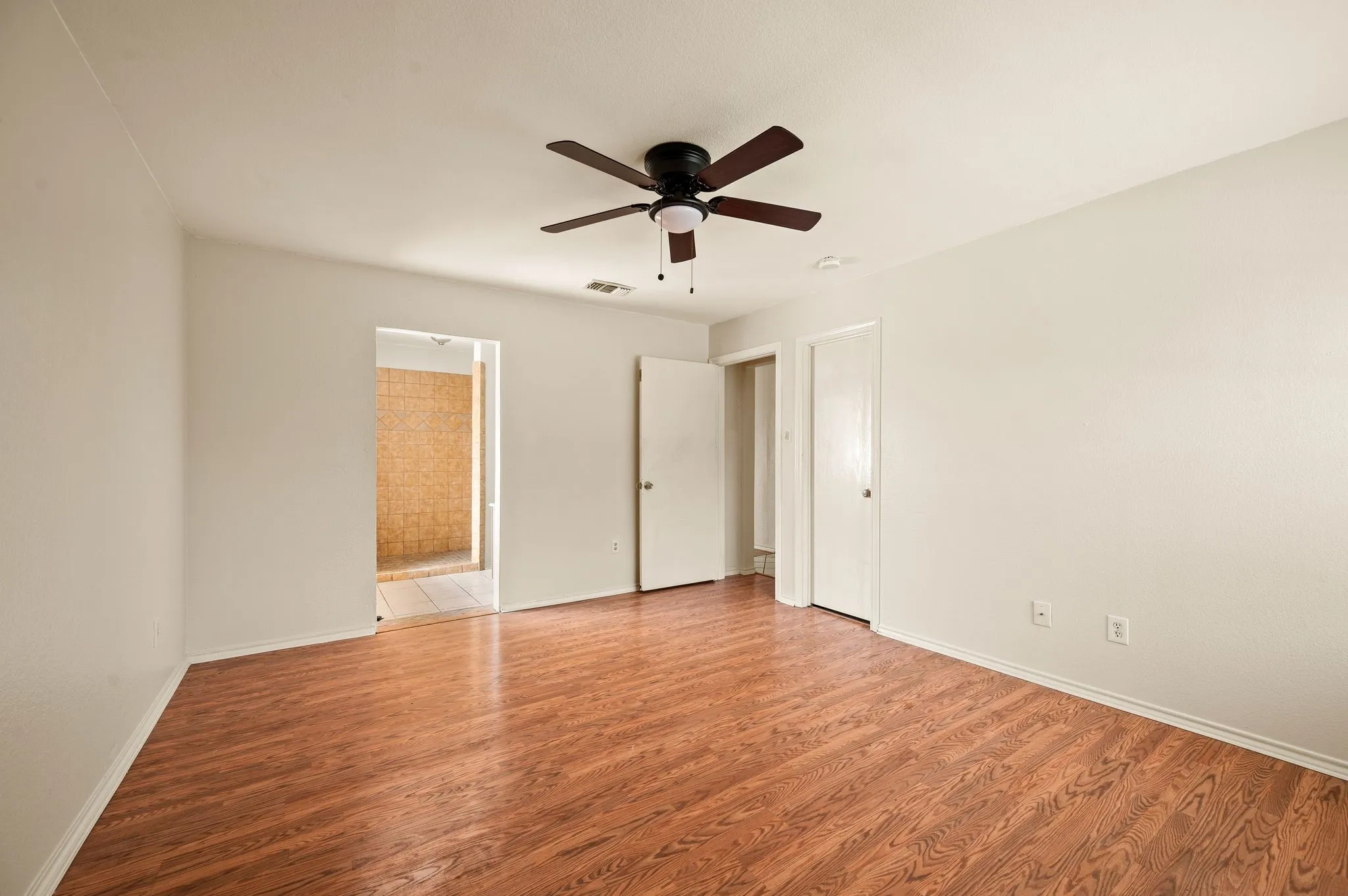 Single Family Residence For Sale in Dallas County , 7706 Coral Way, Rowlett, Texas 75088, 3 Bedroom, 2 Bathroom, 2 Garage spaces, 1,697 Sqft, built in 1997, mls#21389740, Real Estate Agent in Rowlett, Homes For Sale in Dallas county, Homes For Sale in Rowlett, Realtor in Rowlett Texas, Real Estate Brokerage Independent Realty Texas, Luminita Cordes Realtor