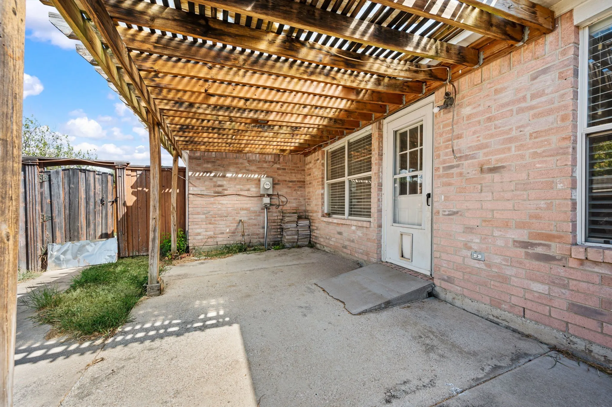Single Family Residence For Sale in Dallas County , 7706 Coral Way, Rowlett, Texas 75088, 3 Bedroom, 2 Bathroom, 2 Garage spaces, 1,697 Sqft, built in 1997, mls#21389740, Real Estate Agent in Rowlett, Homes For Sale in Dallas county, Homes For Sale in Rowlett, Realtor in Rowlett Texas, Real Estate Brokerage Independent Realty Texas, Luminita Cordes Realtor