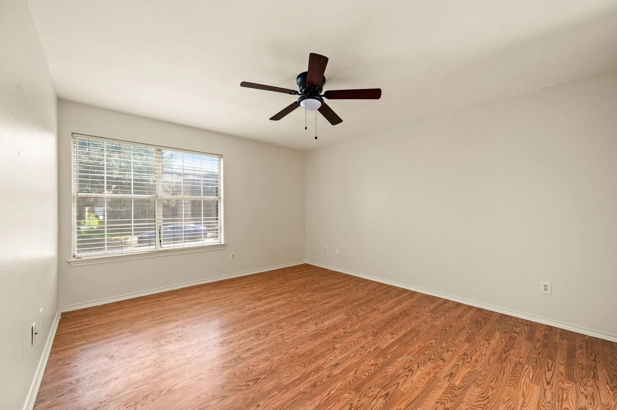 Single Family Residence For Sale in Dallas County , 7706 Coral Way, Rowlett, Texas 75088, 3 Bedroom, 2 Bathroom, 2 Garage spaces, 1,697 Sqft, built in 1997, mls#21389740, Real Estate Agent in Rowlett, Homes For Sale in Dallas county, Homes For Sale in Rowlett, Realtor in Rowlett Texas, Real Estate Brokerage Independent Realty Texas, Luminita Cordes Realtor