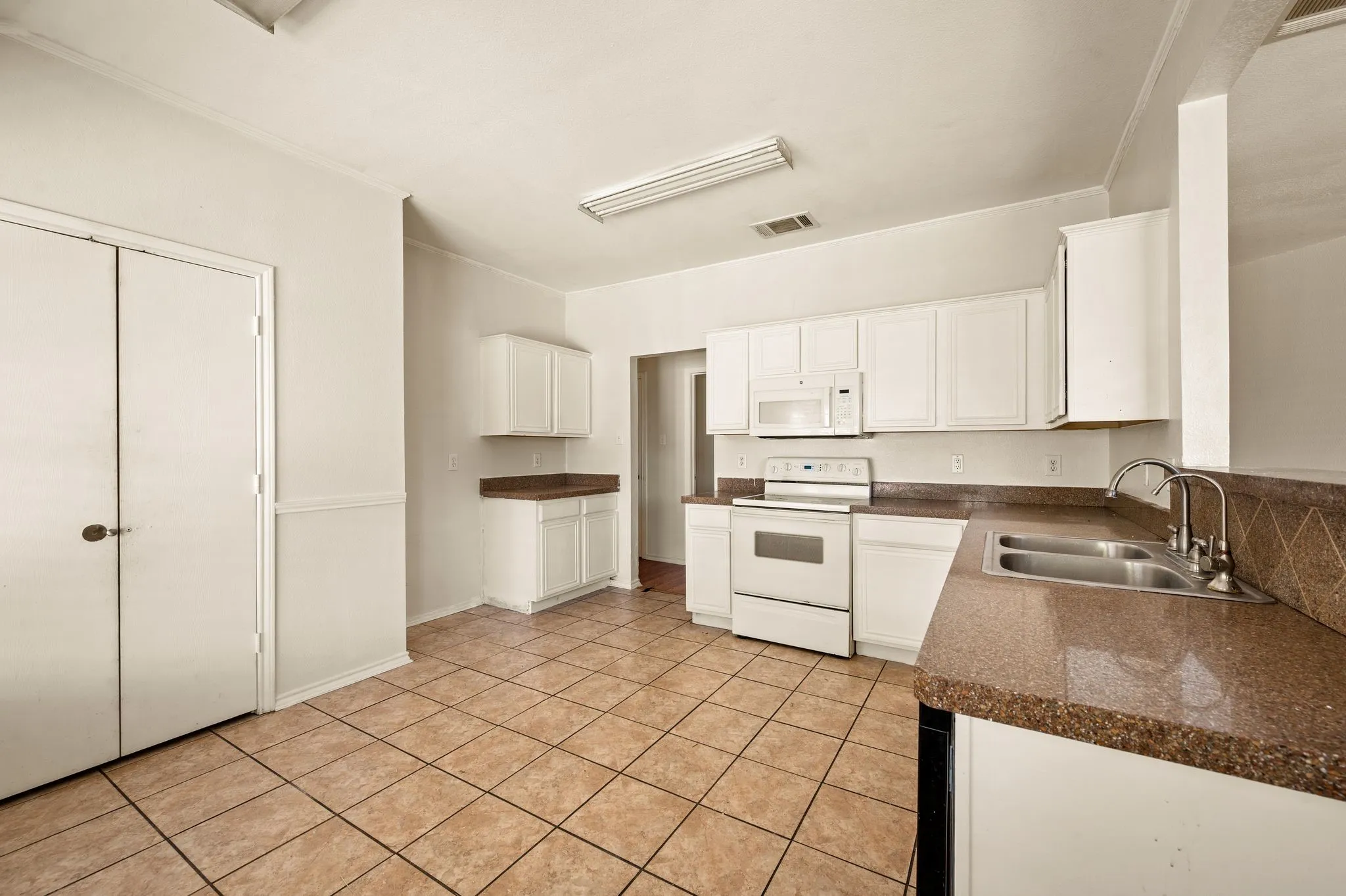 Single Family Residence For Sale in Dallas County , 7706 Coral Way, Rowlett, Texas 75088, 3 Bedroom, 2 Bathroom, 2 Garage spaces, 1,697 Sqft, built in 1997, mls#21389740, Real Estate Agent in Rowlett, Homes For Sale in Dallas county, Homes For Sale in Rowlett, Realtor in Rowlett Texas, Real Estate Brokerage Independent Realty Texas, Luminita Cordes Realtor