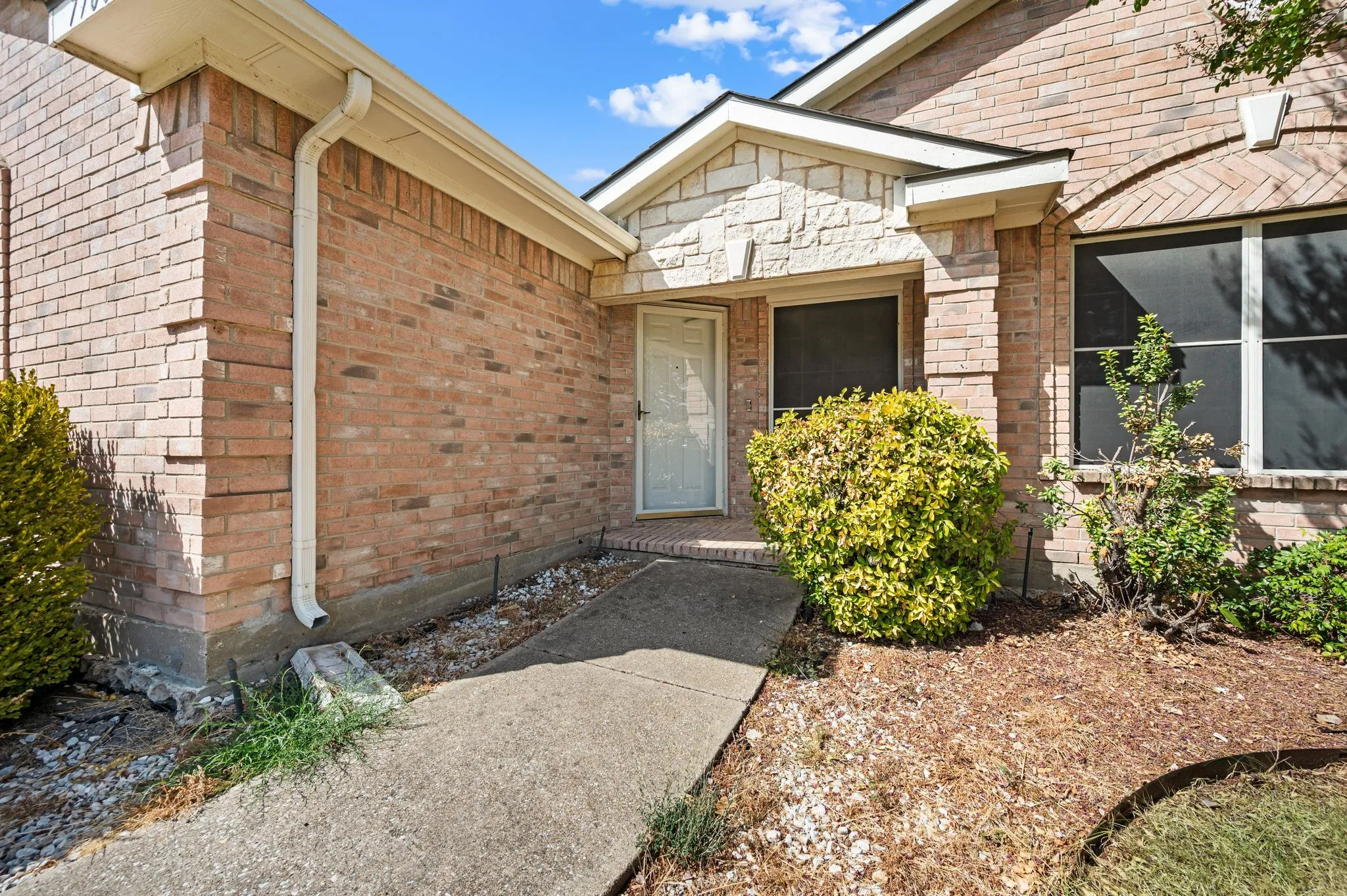 Single Family Residence For Sale in Dallas County , 7706 Coral Way, Rowlett, Texas 75088, 3 Bedroom, 2 Bathroom, 2 Garage spaces, 1,697 Sqft, built in 1997, mls#21389740, Real Estate Agent in Rowlett, Homes For Sale in Dallas county, Homes For Sale in Rowlett, Realtor in Rowlett Texas, Real Estate Brokerage Independent Realty Texas, Luminita Cordes Realtor