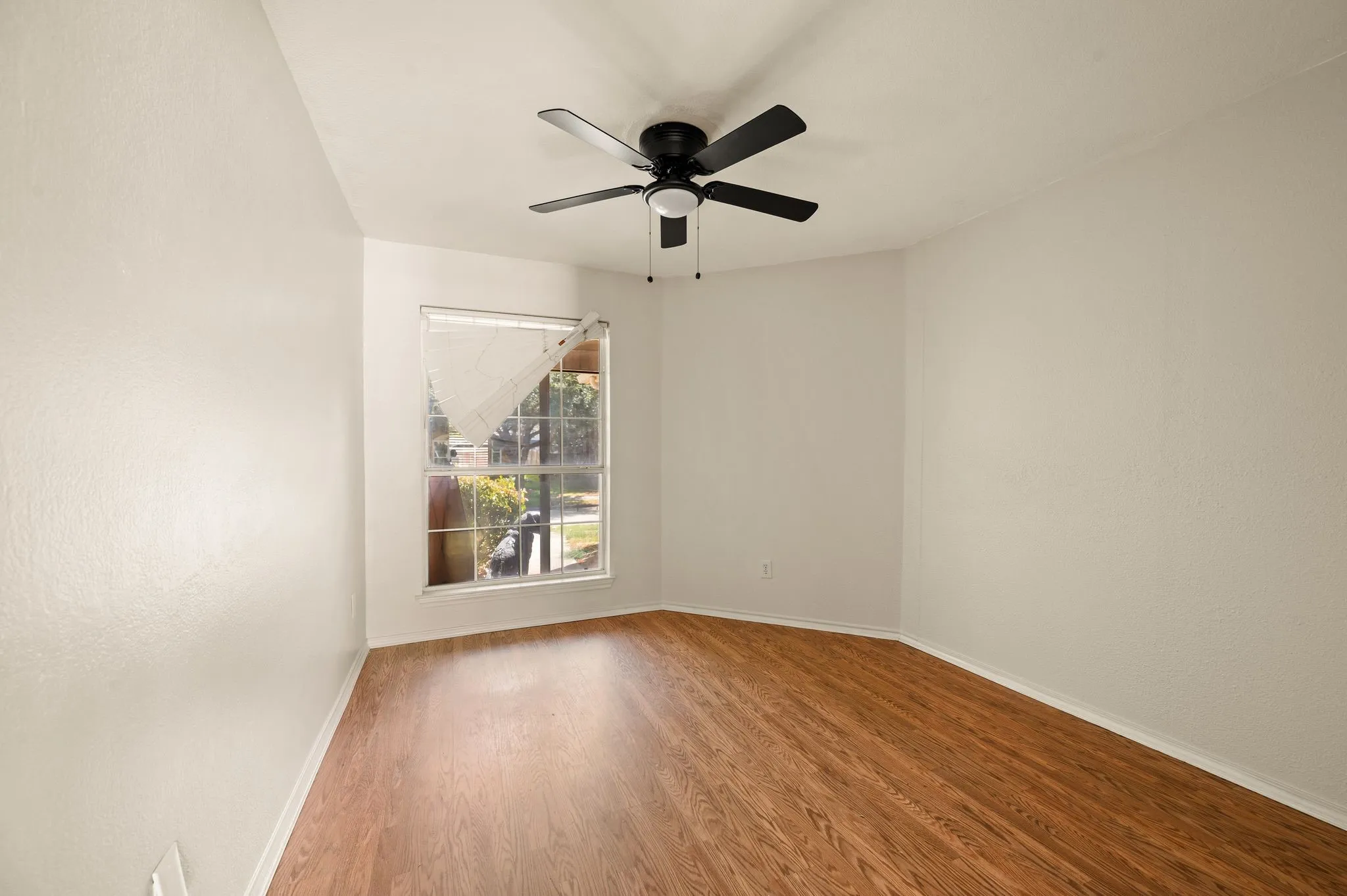 Single Family Residence For Sale in Dallas County , 7706 Coral Way, Rowlett, Texas 75088, 3 Bedroom, 2 Bathroom, 2 Garage spaces, 1,697 Sqft, built in 1997, mls#21389740, Real Estate Agent in Rowlett, Homes For Sale in Dallas county, Homes For Sale in Rowlett, Realtor in Rowlett Texas, Real Estate Brokerage Independent Realty Texas, Luminita Cordes Realtor