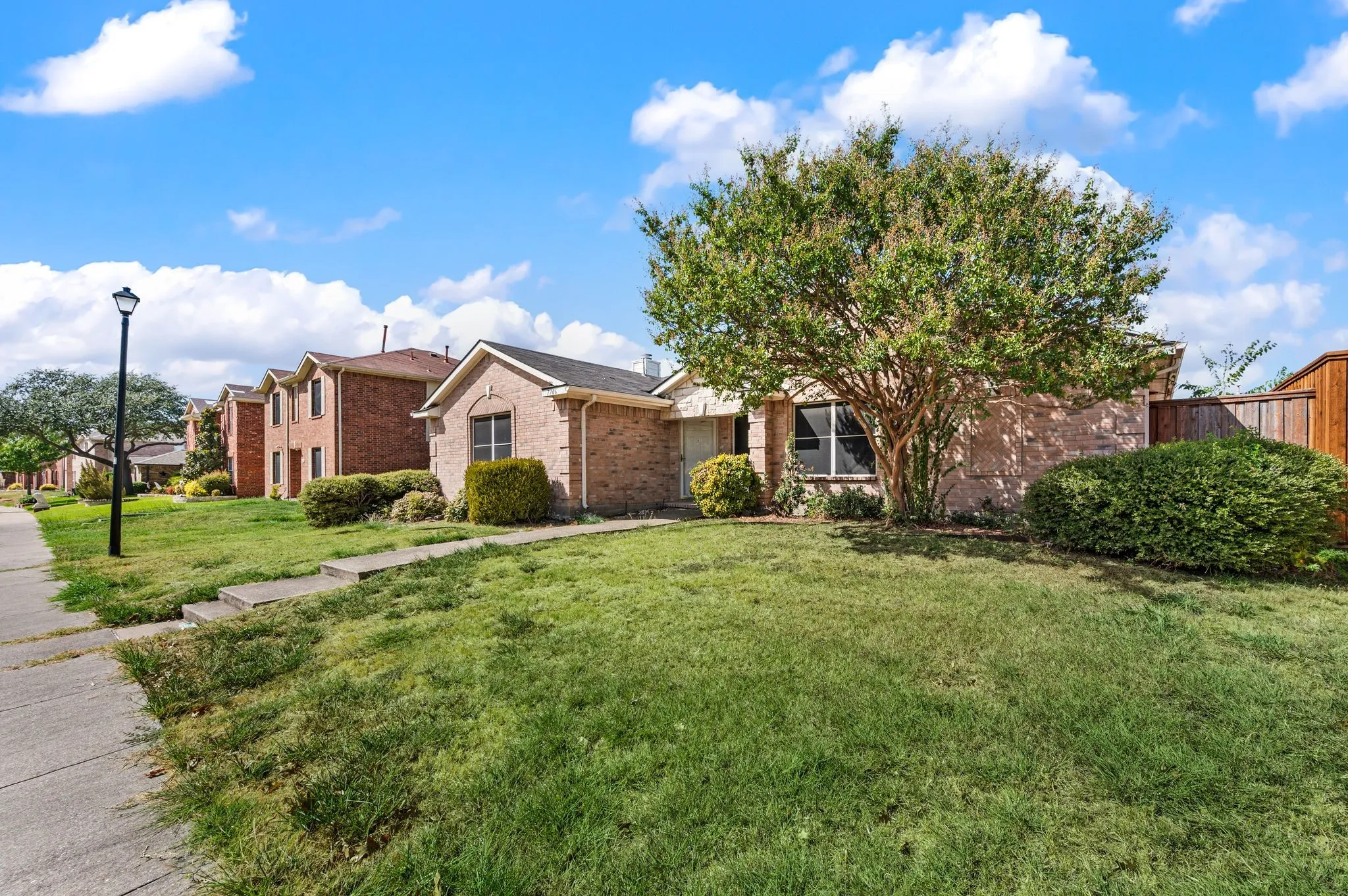 Single Family Residence For Sale in Dallas County , 7706 Coral Way, Rowlett, Texas 75088, 3 Bedroom, 2 Bathroom, 2 Garage spaces, 1,697 Sqft, built in 1997, mls#21389740, Real Estate Agent in Rowlett, Homes For Sale in Dallas county, Homes For Sale in Rowlett, Realtor in Rowlett Texas, Real Estate Brokerage Independent Realty Texas, Luminita Cordes Realtor