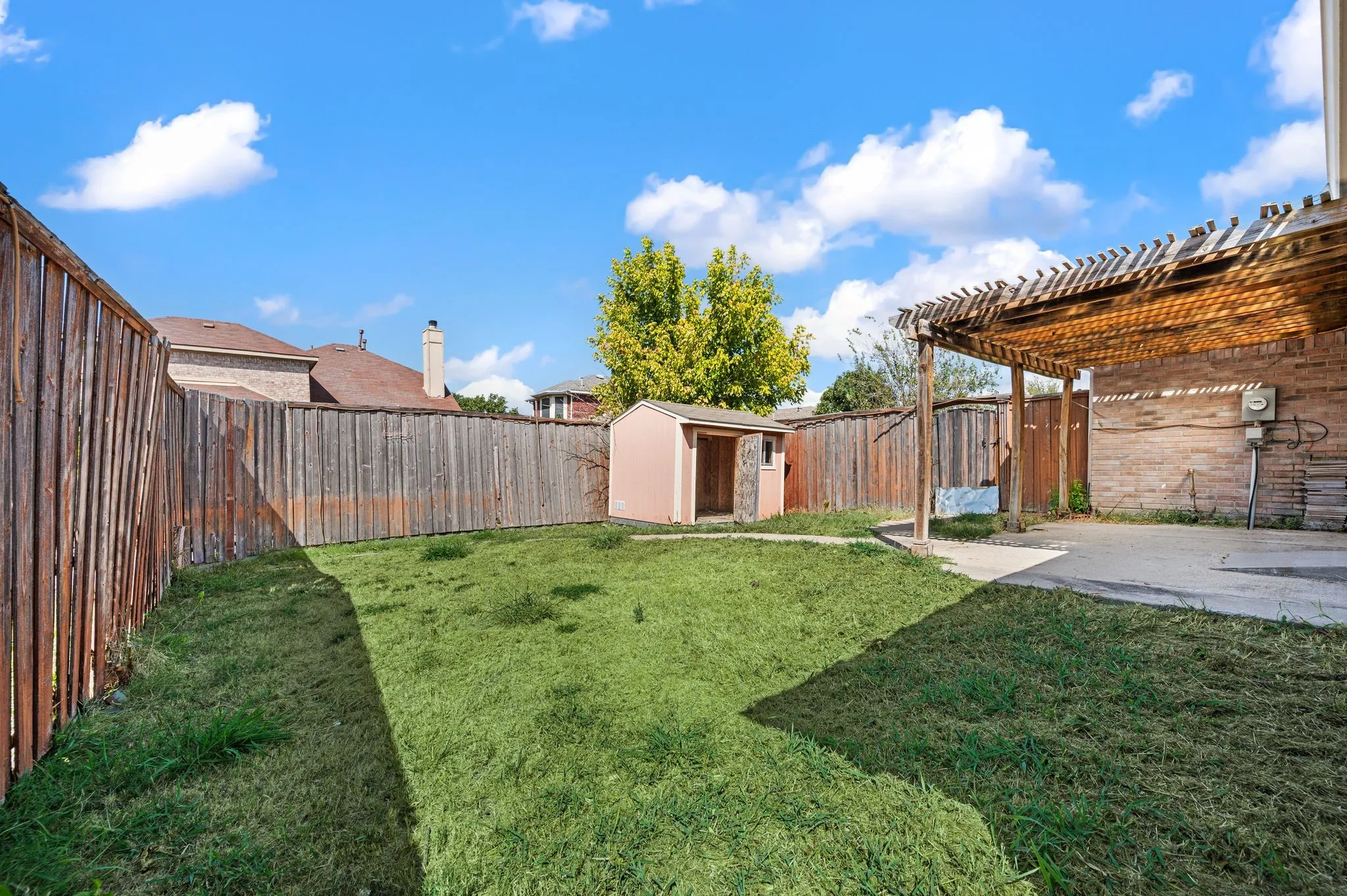 Single Family Residence For Sale in Dallas County , 7706 Coral Way, Rowlett, Texas 75088, 3 Bedroom, 2 Bathroom, 2 Garage spaces, 1,697 Sqft, built in 1997, mls#21389740, Real Estate Agent in Rowlett, Homes For Sale in Dallas county, Homes For Sale in Rowlett, Realtor in Rowlett Texas, Real Estate Brokerage Independent Realty Texas, Luminita Cordes Realtor