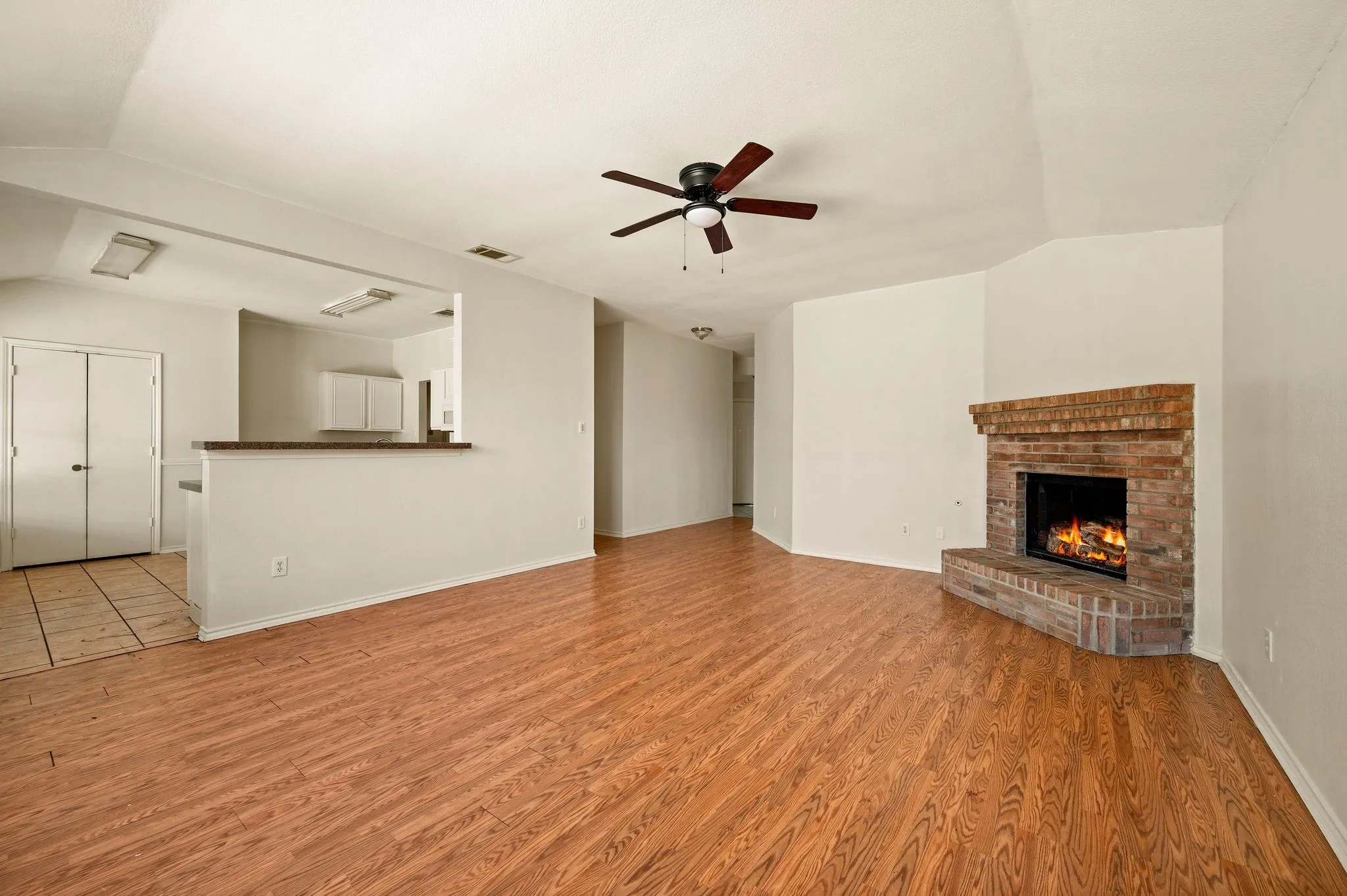 Single Family Residence For Sale in Dallas County , 7706 Coral Way, Rowlett, Texas 75088, 3 Bedroom, 2 Bathroom, 2 Garage spaces, 1,697 Sqft, built in 1997, mls#21389740, Real Estate Agent in Rowlett, Homes For Sale in Dallas county, Homes For Sale in Rowlett, Realtor in Rowlett Texas, Real Estate Brokerage Independent Realty Texas, Luminita Cordes Realtor