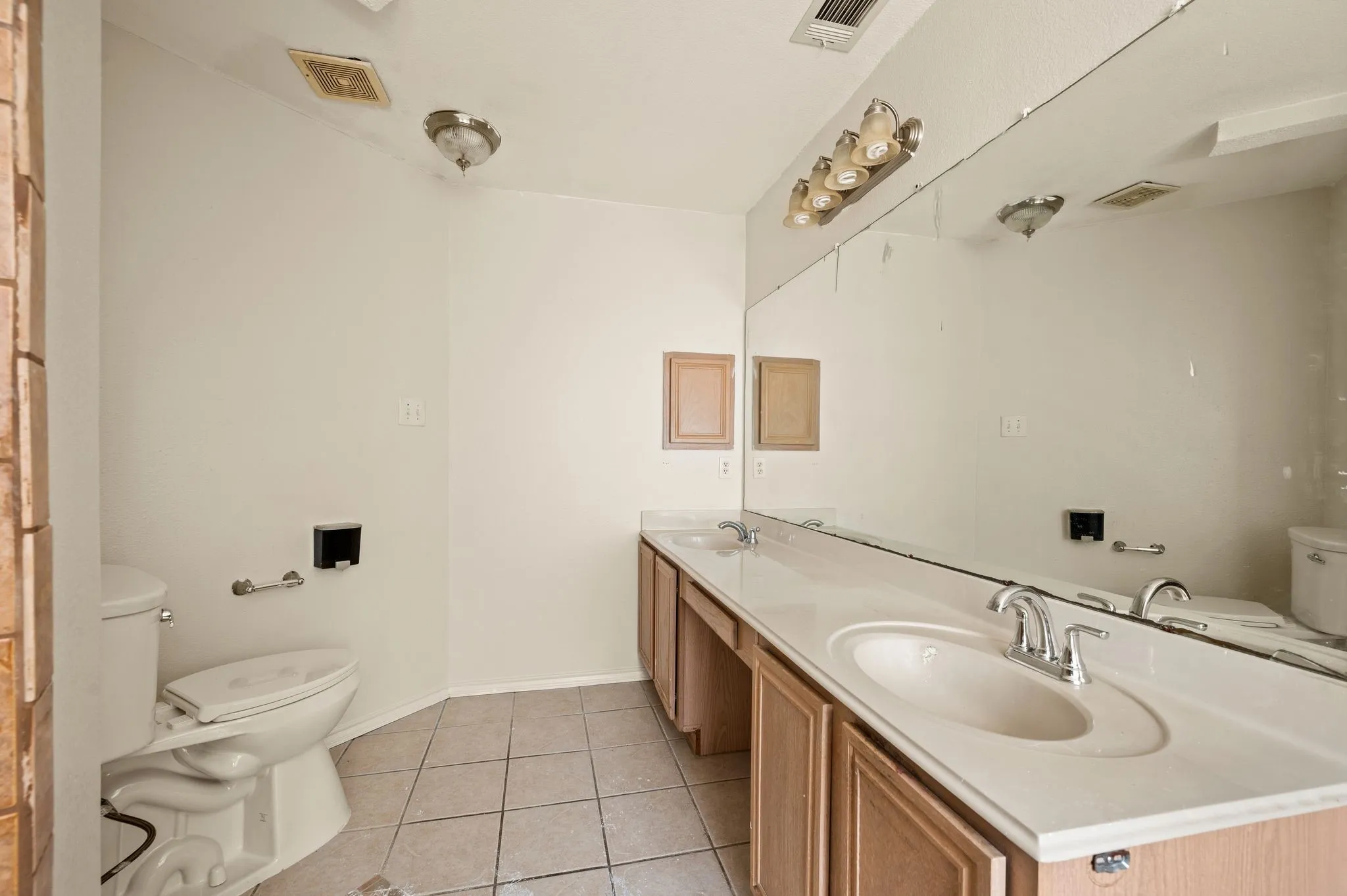 Single Family Residence For Sale in Dallas County , 7706 Coral Way, Rowlett, Texas 75088, 3 Bedroom, 2 Bathroom, 2 Garage spaces, 1,697 Sqft, built in 1997, mls#21389740, Real Estate Agent in Rowlett, Homes For Sale in Dallas county, Homes For Sale in Rowlett, Realtor in Rowlett Texas, Real Estate Brokerage Independent Realty Texas, Luminita Cordes Realtor