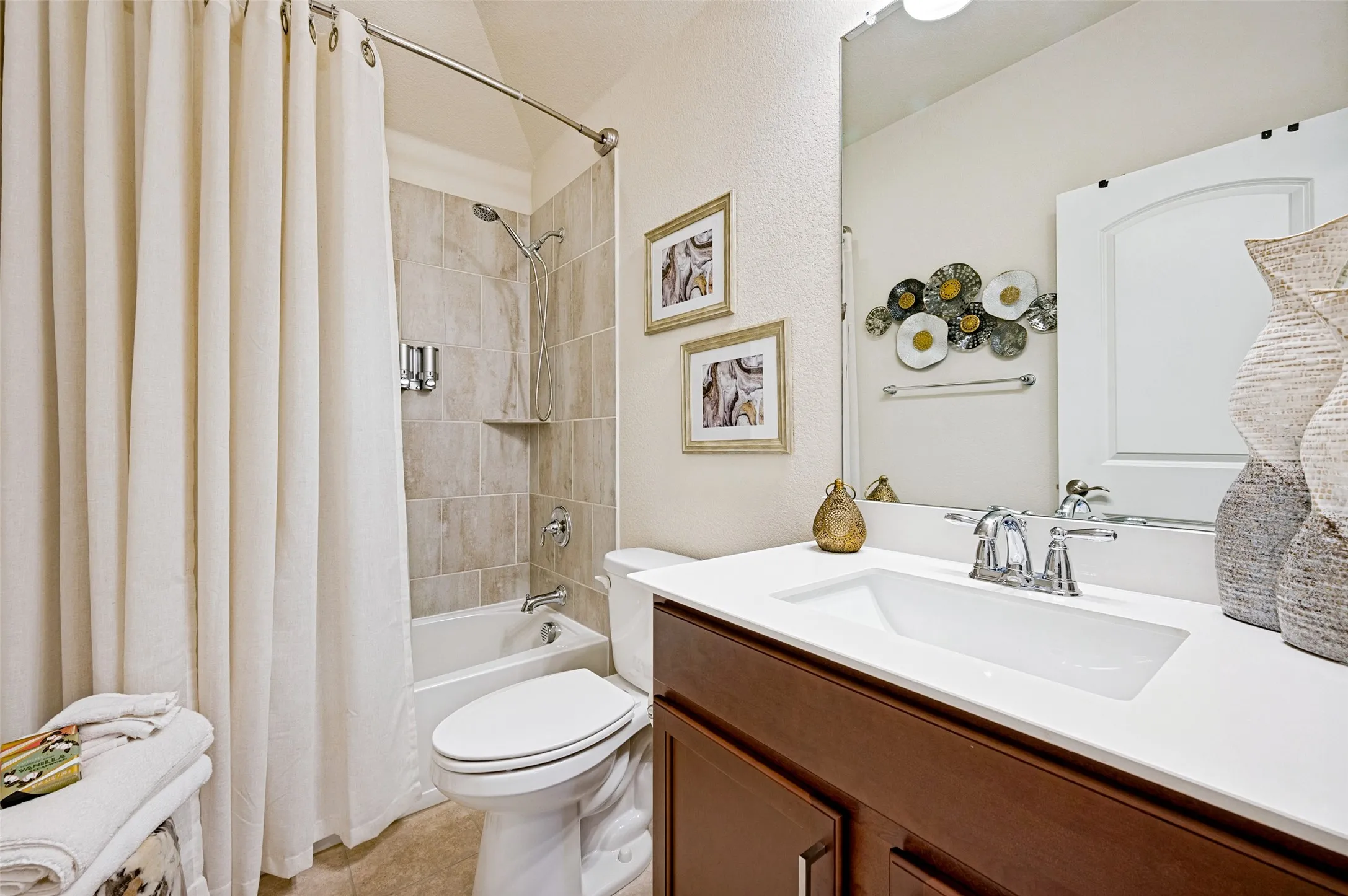 Single Family Residence For Sale in Collin County , 2716 Burnley Drive, Mc Kinney, Texas 75071, 4 Bedroom, 3 Bathroom, 2 Garage spaces, 3,156 Sqft, built in 2019, mls#21386467, Real Estate Agent in Mc Kinney, Homes For Sale in Collin county, Homes For Sale in Mc Kinney, Realtor in Mc Kinney Texas, Real Estate Brokerage Independent Realty Texas, Luminita Cordes Realtor
