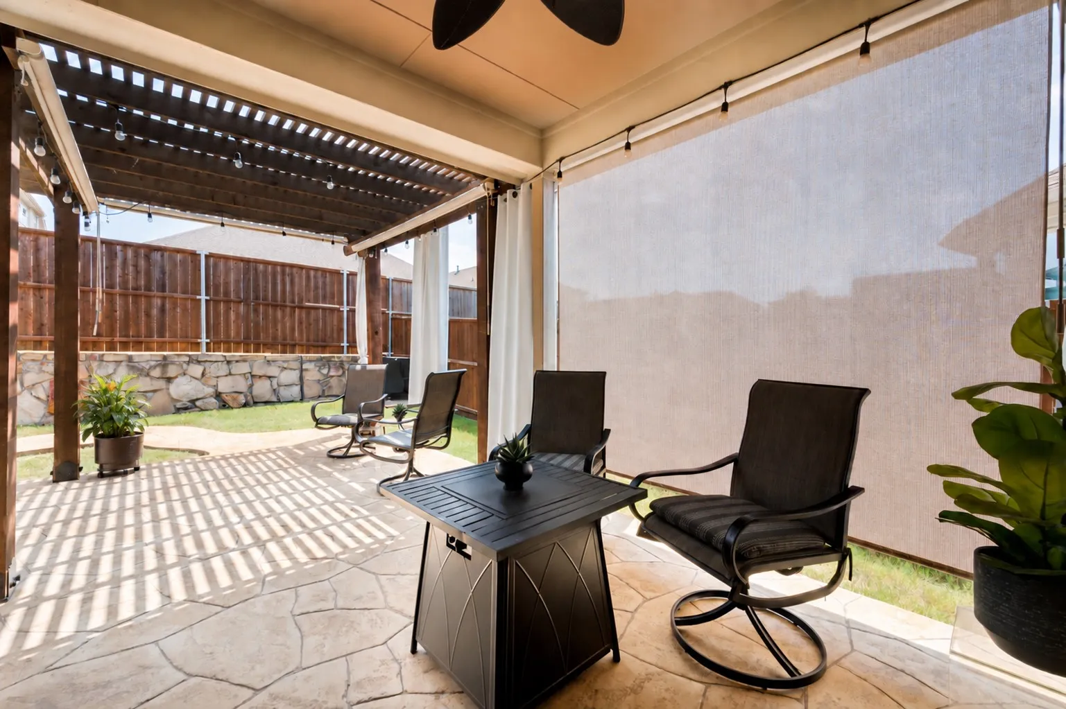 Single Family Residence For Sale in Collin County , 2716 Burnley Drive, Mc Kinney, Texas 75071, 4 Bedroom, 3 Bathroom, 2 Garage spaces, 3,156 Sqft, built in 2019, mls#21386467, Real Estate Agent in Mc Kinney, Homes For Sale in Collin county, Homes For Sale in Mc Kinney, Realtor in Mc Kinney Texas, Real Estate Brokerage Independent Realty Texas, Luminita Cordes Realtor