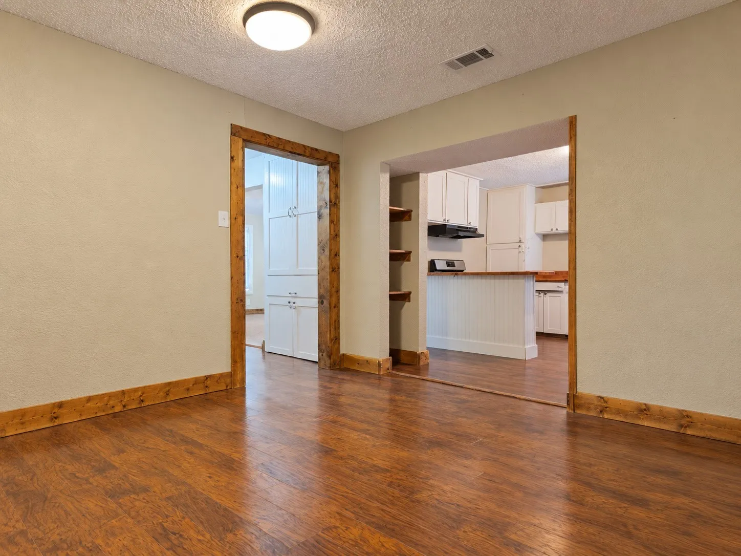 Single Family Residence For Rent in Tarrant County , 636 E Columbia Drive, Azle, Texas 76020, 3 Bedroom, 1 Bathroom, Garage spaces, 1,452 Sqft, built in 1975, mls#21389753, Real Estate Agent in Azle, Homes For Rent in Tarrant county, Homes For Rent in Azle, Realtor in Azle Texas, Real Estate Brokerage Independent Realty Texas, Luminita Cordes Realtor