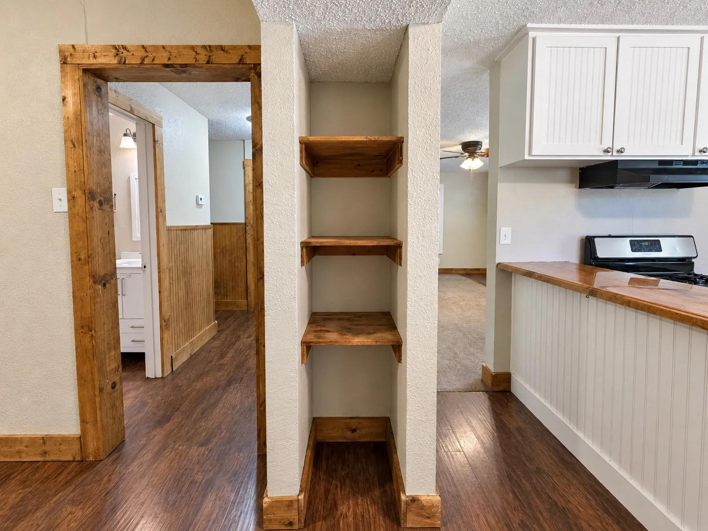 Single Family Residence For Rent in Tarrant County , 636 E Columbia Drive, Azle, Texas 76020, 3 Bedroom, 1 Bathroom, Garage spaces, 1,452 Sqft, built in 1975, mls#21389753, Real Estate Agent in Azle, Homes For Rent in Tarrant county, Homes For Rent in Azle, Realtor in Azle Texas, Real Estate Brokerage Independent Realty Texas, Luminita Cordes Realtor