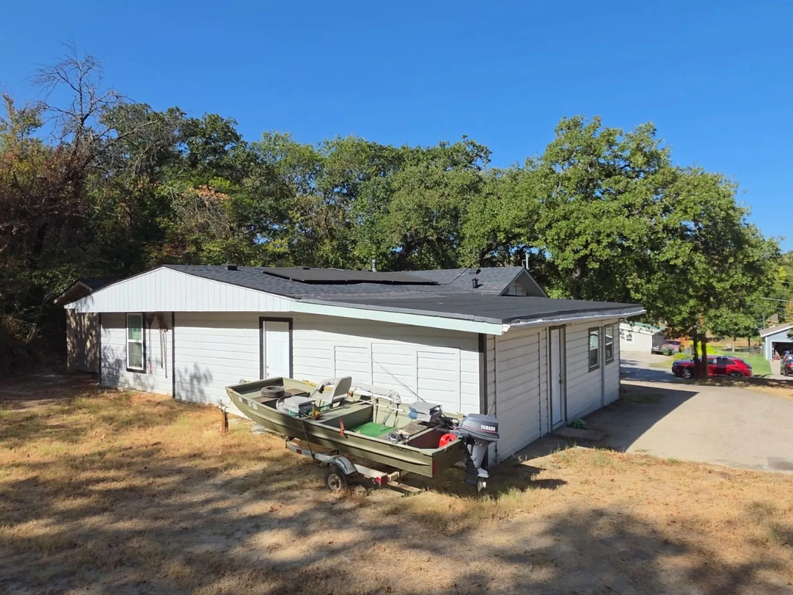Single Family Residence For Rent in Tarrant County , 636 E Columbia Drive, Azle, Texas 76020, 3 Bedroom, 1 Bathroom, Garage spaces, 1,452 Sqft, built in 1975, mls#21389753, Real Estate Agent in Azle, Homes For Rent in Tarrant county, Homes For Rent in Azle, Realtor in Azle Texas, Real Estate Brokerage Independent Realty Texas, Luminita Cordes Realtor