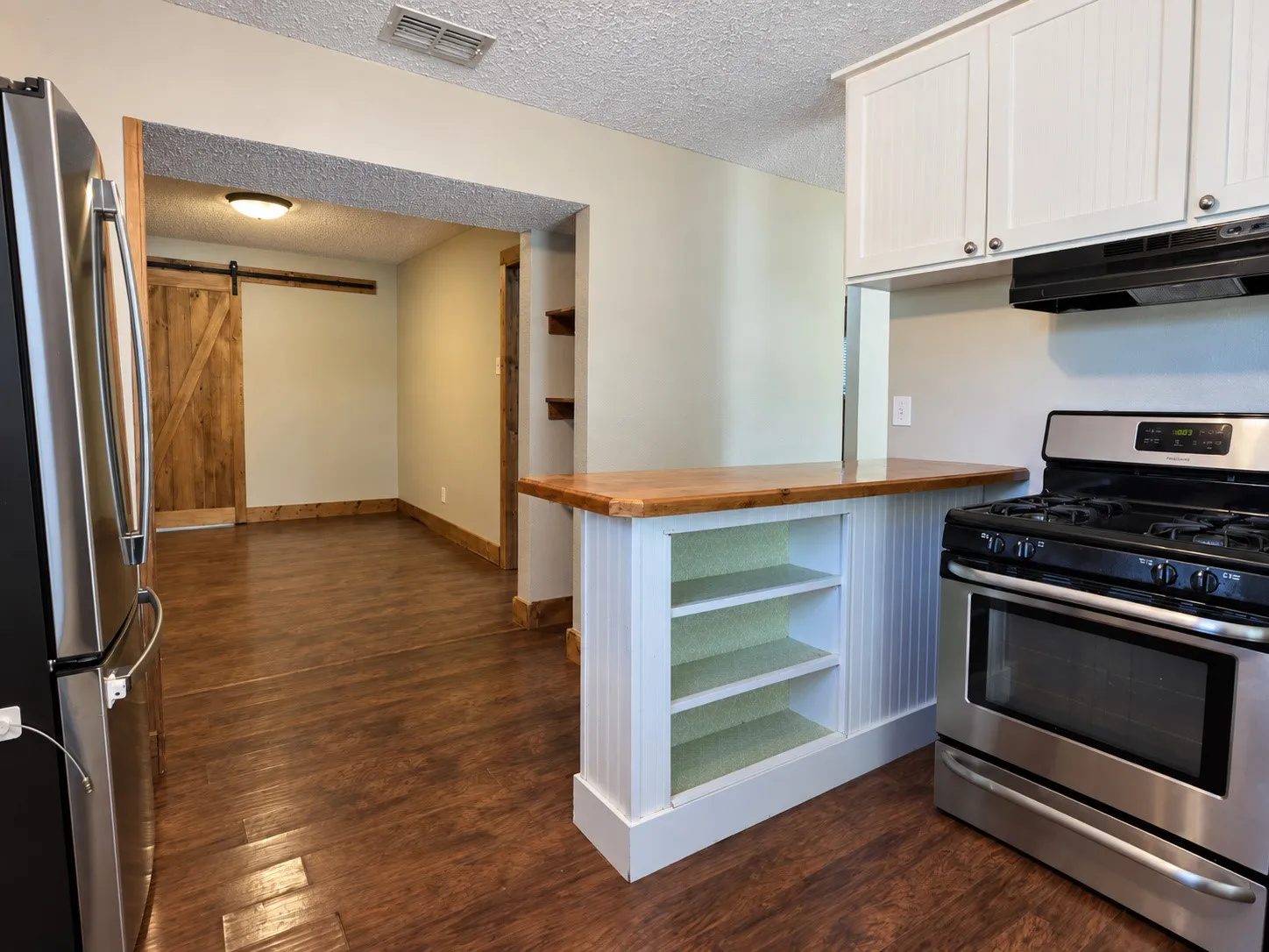 Single Family Residence For Rent in Tarrant County , 636 E Columbia Drive, Azle, Texas 76020, 3 Bedroom, 1 Bathroom, Garage spaces, 1,452 Sqft, built in 1975, mls#21389753, Real Estate Agent in Azle, Homes For Rent in Tarrant county, Homes For Rent in Azle, Realtor in Azle Texas, Real Estate Brokerage Independent Realty Texas, Luminita Cordes Realtor