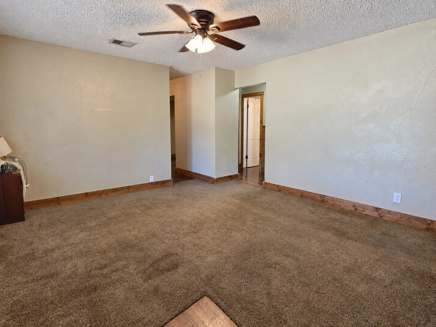Single Family Residence For Rent in Tarrant County , 636 E Columbia Drive, Azle, Texas 76020, 3 Bedroom, 1 Bathroom, Garage spaces, 1,452 Sqft, built in 1975, mls#21389753, Real Estate Agent in Azle, Homes For Rent in Tarrant county, Homes For Rent in Azle, Realtor in Azle Texas, Real Estate Brokerage Independent Realty Texas, Luminita Cordes Realtor