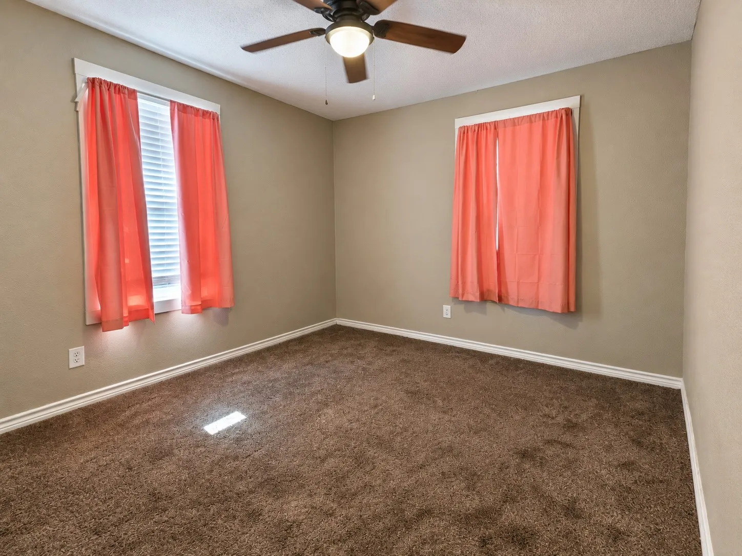 Single Family Residence For Rent in Tarrant County , 636 E Columbia Drive, Azle, Texas 76020, 3 Bedroom, 1 Bathroom, Garage spaces, 1,452 Sqft, built in 1975, mls#21389753, Real Estate Agent in Azle, Homes For Rent in Tarrant county, Homes For Rent in Azle, Realtor in Azle Texas, Real Estate Brokerage Independent Realty Texas, Luminita Cordes Realtor