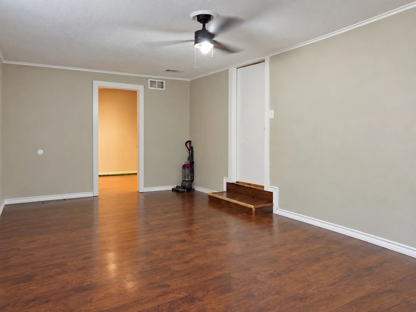Single Family Residence For Rent in Tarrant County , 636 E Columbia Drive, Azle, Texas 76020, 3 Bedroom, 1 Bathroom, Garage spaces, 1,452 Sqft, built in 1975, mls#21389753, Real Estate Agent in Azle, Homes For Rent in Tarrant county, Homes For Rent in Azle, Realtor in Azle Texas, Real Estate Brokerage Independent Realty Texas, Luminita Cordes Realtor