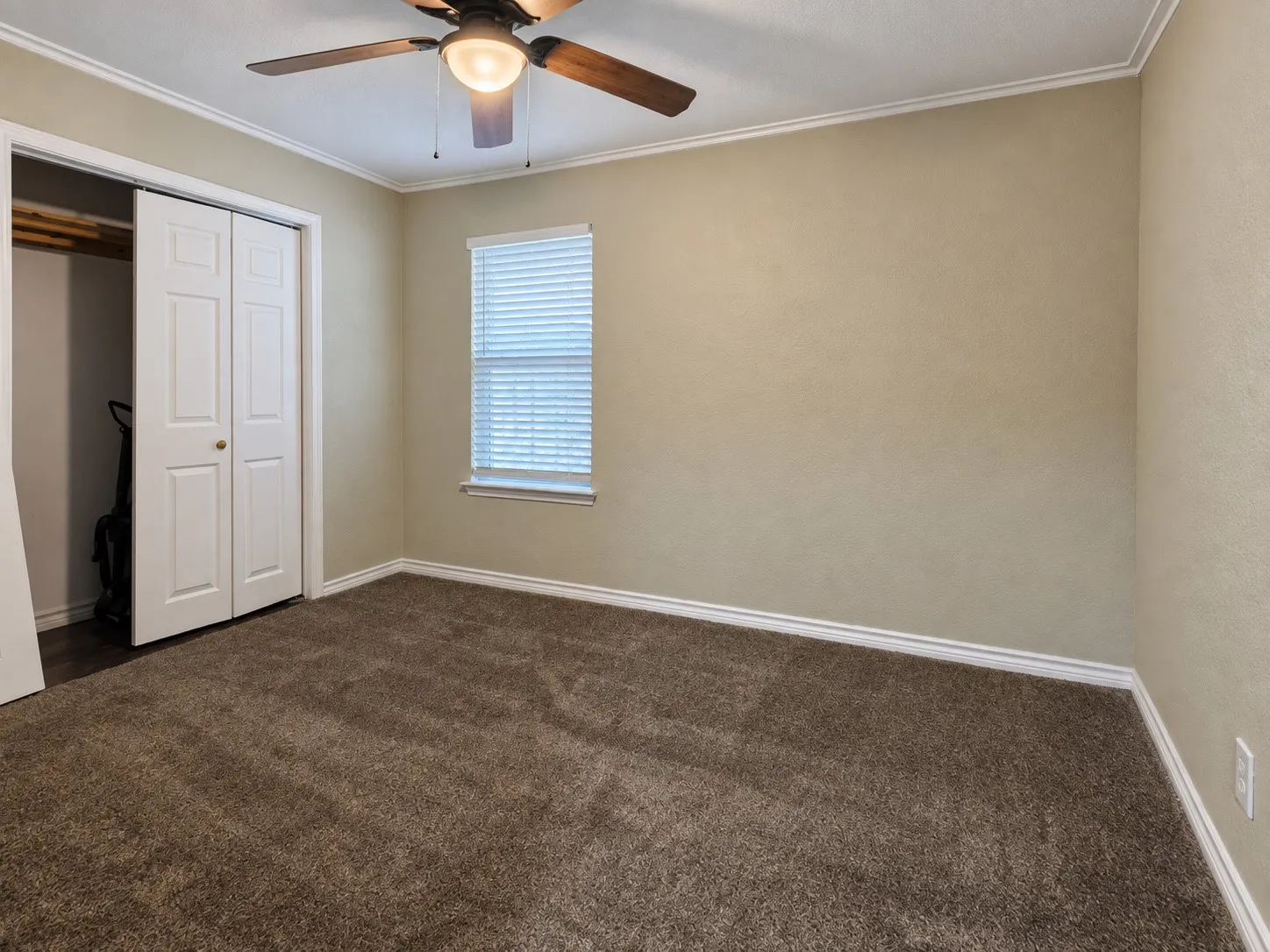 Single Family Residence For Rent in Tarrant County , 636 E Columbia Drive, Azle, Texas 76020, 3 Bedroom, 1 Bathroom, Garage spaces, 1,452 Sqft, built in 1975, mls#21389753, Real Estate Agent in Azle, Homes For Rent in Tarrant county, Homes For Rent in Azle, Realtor in Azle Texas, Real Estate Brokerage Independent Realty Texas, Luminita Cordes Realtor