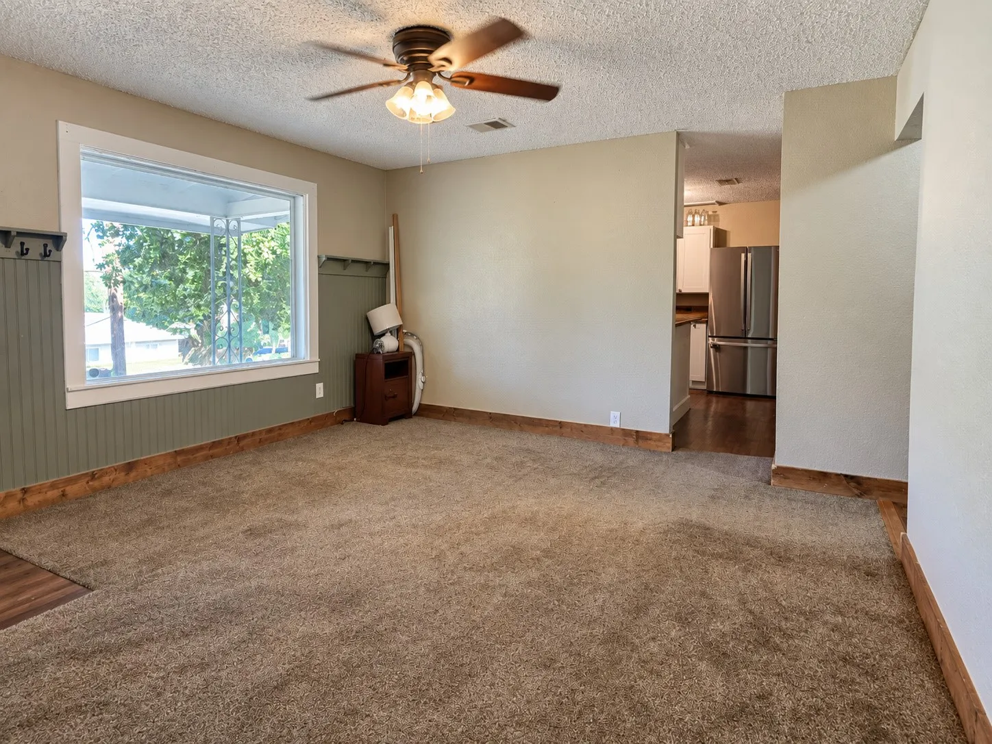 Single Family Residence For Rent in Tarrant County , 636 E Columbia Drive, Azle, Texas 76020, 3 Bedroom, 1 Bathroom, Garage spaces, 1,452 Sqft, built in 1975, mls#21389753, Real Estate Agent in Azle, Homes For Rent in Tarrant county, Homes For Rent in Azle, Realtor in Azle Texas, Real Estate Brokerage Independent Realty Texas, Luminita Cordes Realtor