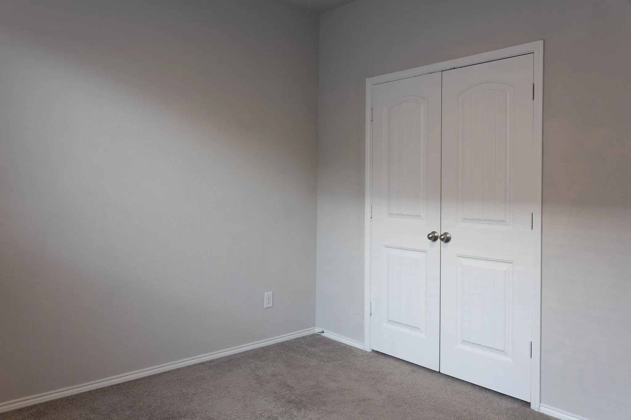 Single Family Residence For Sale in Denton County , 5609 Sea Cove Lane, Denton, Texas 76208, 3 Bedroom, 2 Bathroom, 2 Garage spaces, 1,799 Sqft, built in 2018, mls#21388214, Real Estate Agent in Denton, Homes For Sale in Denton county, Homes For Sale in Denton, Realtor in Denton Texas, Real Estate Brokerage Independent Realty Texas, Luminita Cordes Realtor